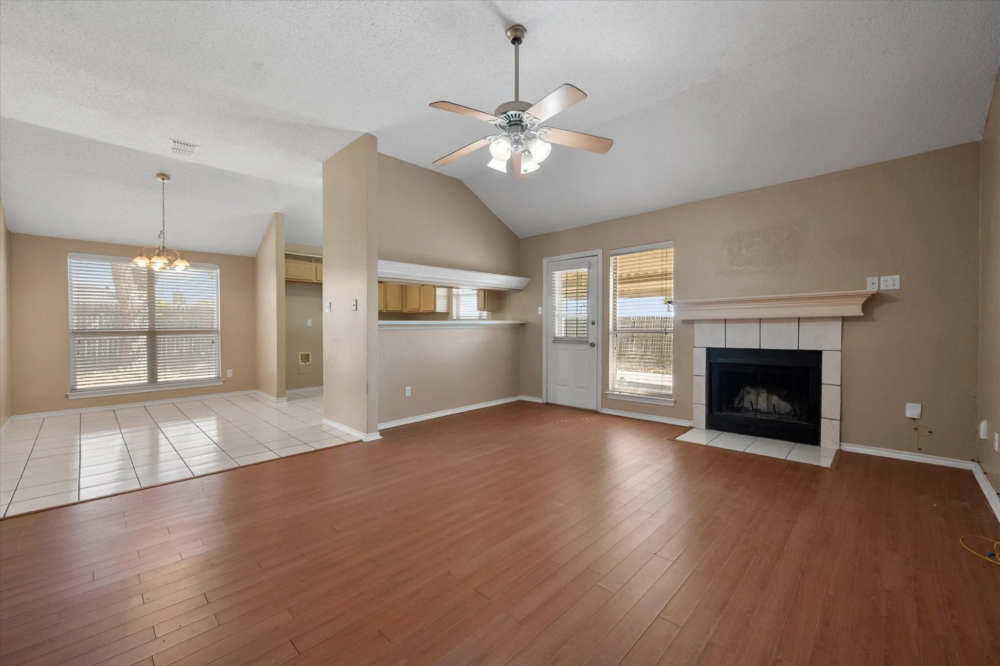 Single Family Residence For Sale in Johnson County , 1212 Charles Drive, Alvarado, Texas 76009, 3 Bedroom, 2 Bathroom, 2 Garage spaces, 1,310 Sqft, built in 1998, mls#21371665, Real Estate Agent in Alvarado, Homes For Sale in Johnson county, Homes For Sale in Alvarado, Realtor in Alvarado Texas, Real Estate Brokerage Independent Realty Texas, Luminita Cordes Realtor