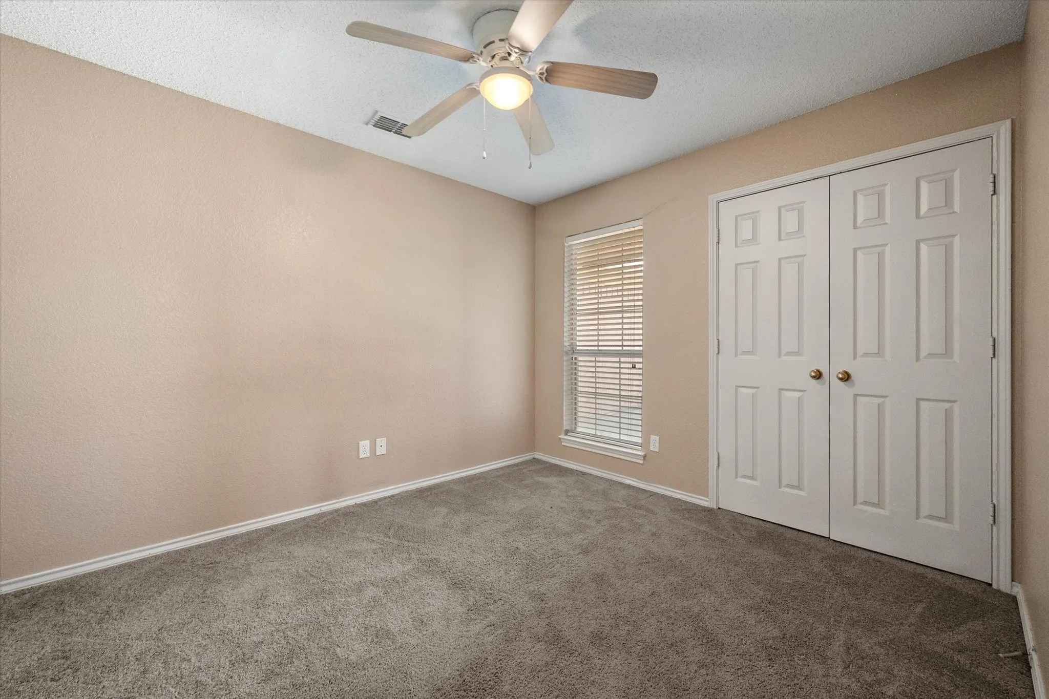 Single Family Residence For Sale in Johnson County , 1212 Charles Drive, Alvarado, Texas 76009, 3 Bedroom, 2 Bathroom, 2 Garage spaces, 1,310 Sqft, built in 1998, mls#21371665, Real Estate Agent in Alvarado, Homes For Sale in Johnson county, Homes For Sale in Alvarado, Realtor in Alvarado Texas, Real Estate Brokerage Independent Realty Texas, Luminita Cordes Realtor