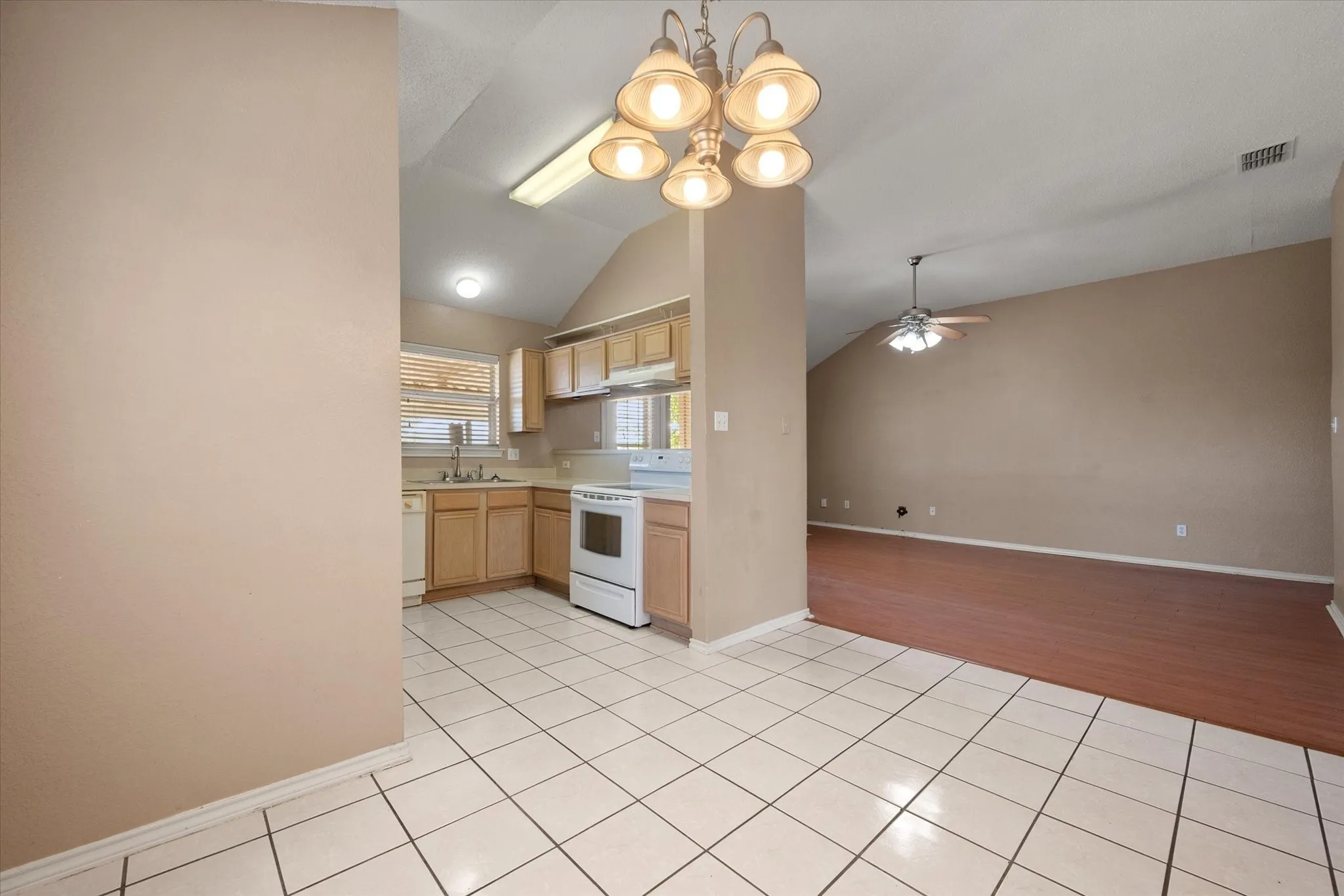 Single Family Residence For Sale in Johnson County , 1212 Charles Drive, Alvarado, Texas 76009, 3 Bedroom, 2 Bathroom, 2 Garage spaces, 1,310 Sqft, built in 1998, mls#21371665, Real Estate Agent in Alvarado, Homes For Sale in Johnson county, Homes For Sale in Alvarado, Realtor in Alvarado Texas, Real Estate Brokerage Independent Realty Texas, Luminita Cordes Realtor