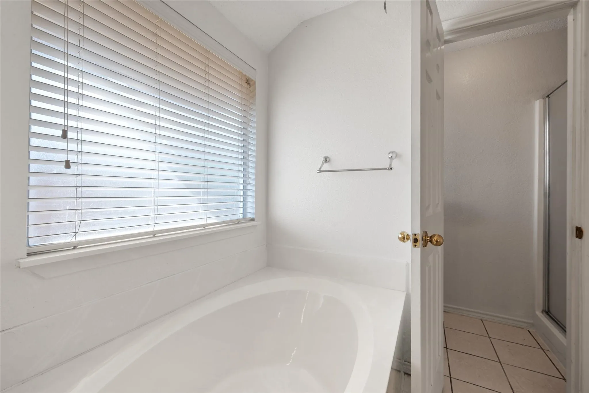 Single Family Residence For Sale in Johnson County , 1212 Charles Drive, Alvarado, Texas 76009, 3 Bedroom, 2 Bathroom, 2 Garage spaces, 1,310 Sqft, built in 1998, mls#21371665, Real Estate Agent in Alvarado, Homes For Sale in Johnson county, Homes For Sale in Alvarado, Realtor in Alvarado Texas, Real Estate Brokerage Independent Realty Texas, Luminita Cordes Realtor