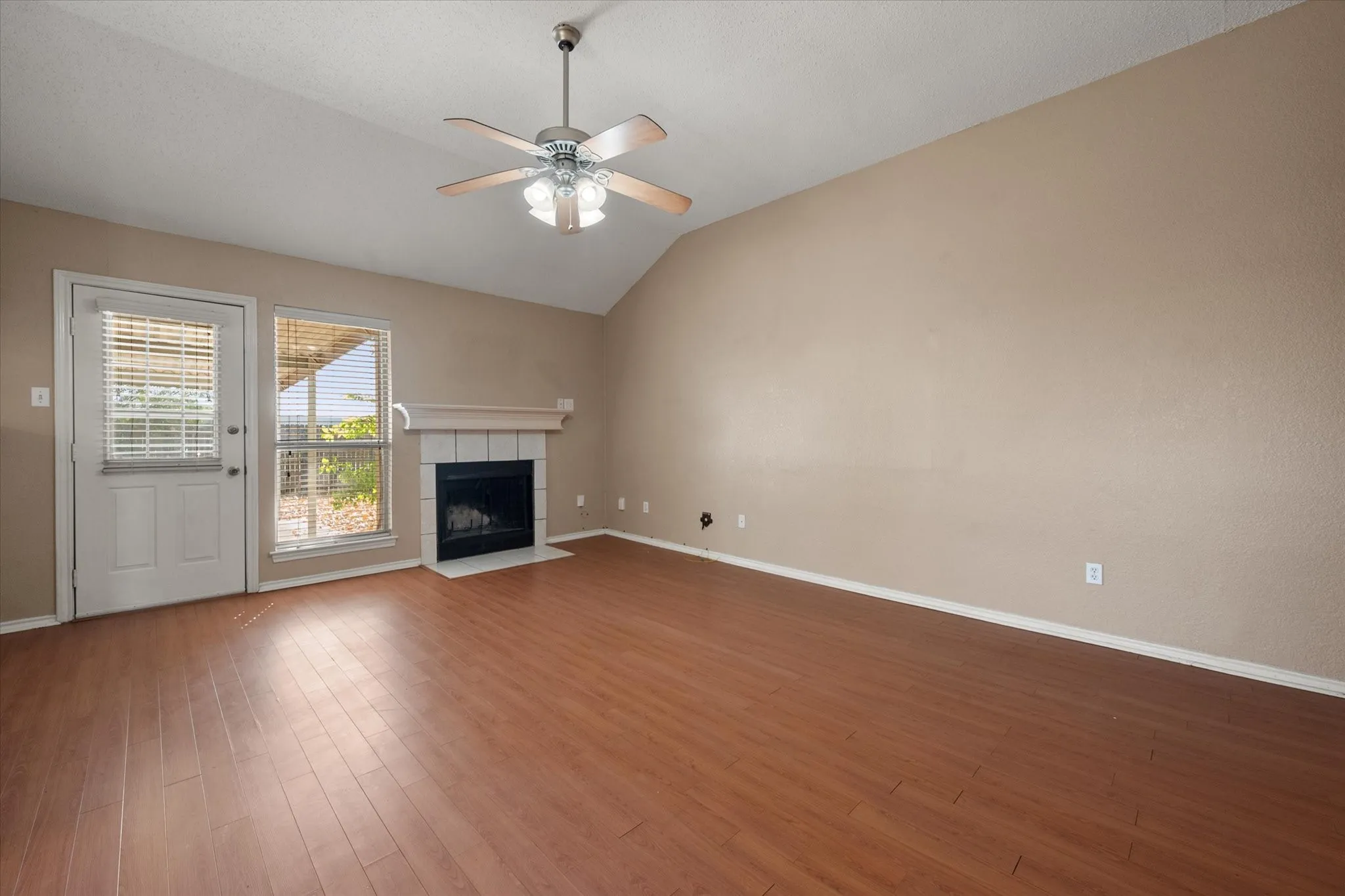 Single Family Residence For Sale in Johnson County , 1212 Charles Drive, Alvarado, Texas 76009, 3 Bedroom, 2 Bathroom, 2 Garage spaces, 1,310 Sqft, built in 1998, mls#21371665, Real Estate Agent in Alvarado, Homes For Sale in Johnson county, Homes For Sale in Alvarado, Realtor in Alvarado Texas, Real Estate Brokerage Independent Realty Texas, Luminita Cordes Realtor