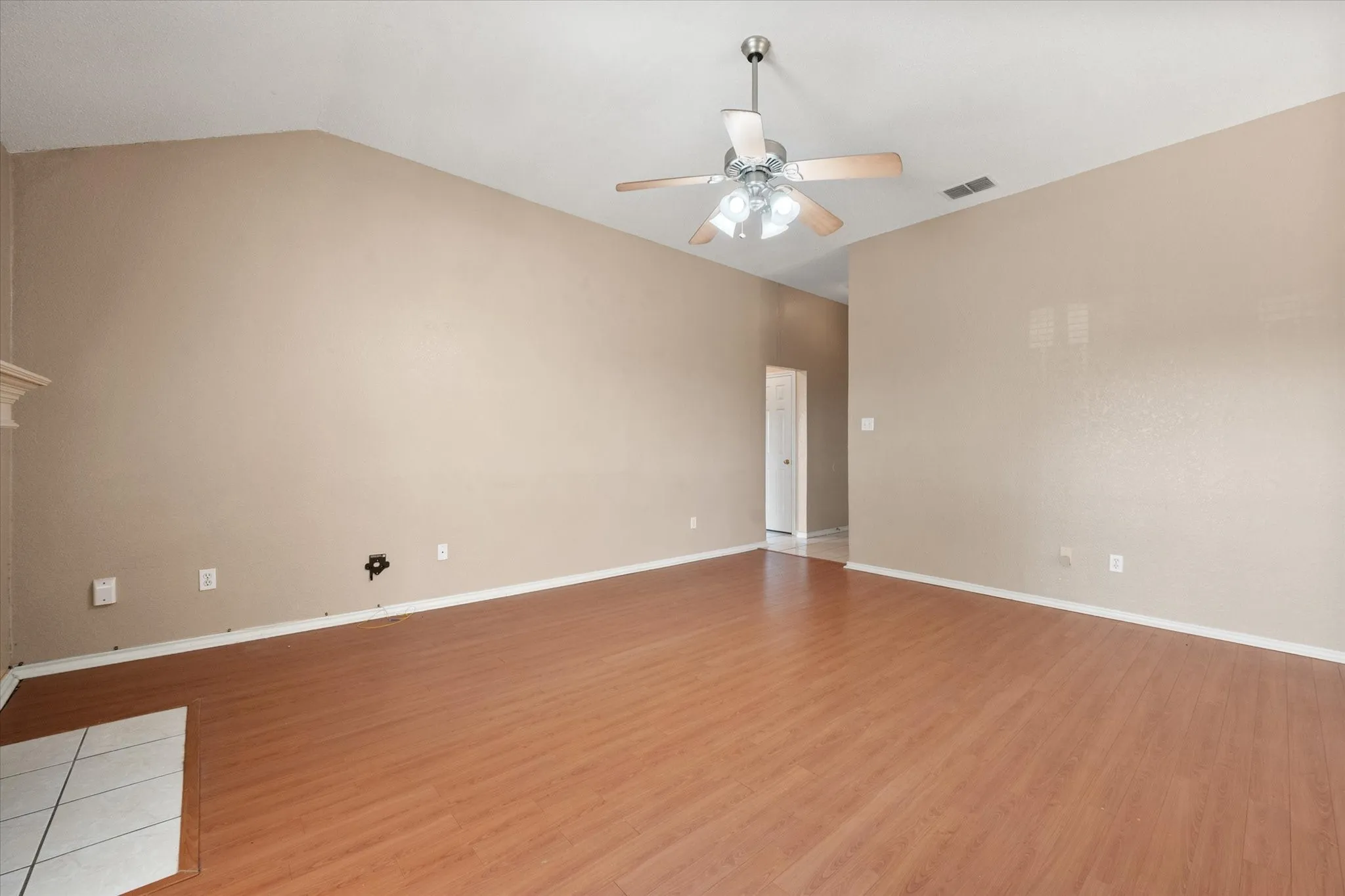 Single Family Residence For Sale in Johnson County , 1212 Charles Drive, Alvarado, Texas 76009, 3 Bedroom, 2 Bathroom, 2 Garage spaces, 1,310 Sqft, built in 1998, mls#21371665, Real Estate Agent in Alvarado, Homes For Sale in Johnson county, Homes For Sale in Alvarado, Realtor in Alvarado Texas, Real Estate Brokerage Independent Realty Texas, Luminita Cordes Realtor
