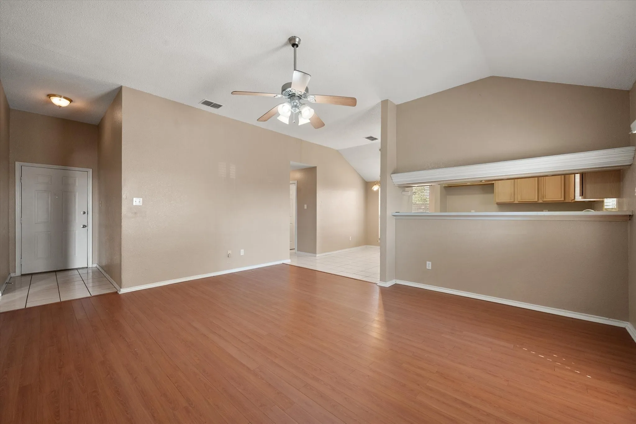 Single Family Residence For Sale in Johnson County , 1212 Charles Drive, Alvarado, Texas 76009, 3 Bedroom, 2 Bathroom, 2 Garage spaces, 1,310 Sqft, built in 1998, mls#21371665, Real Estate Agent in Alvarado, Homes For Sale in Johnson county, Homes For Sale in Alvarado, Realtor in Alvarado Texas, Real Estate Brokerage Independent Realty Texas, Luminita Cordes Realtor