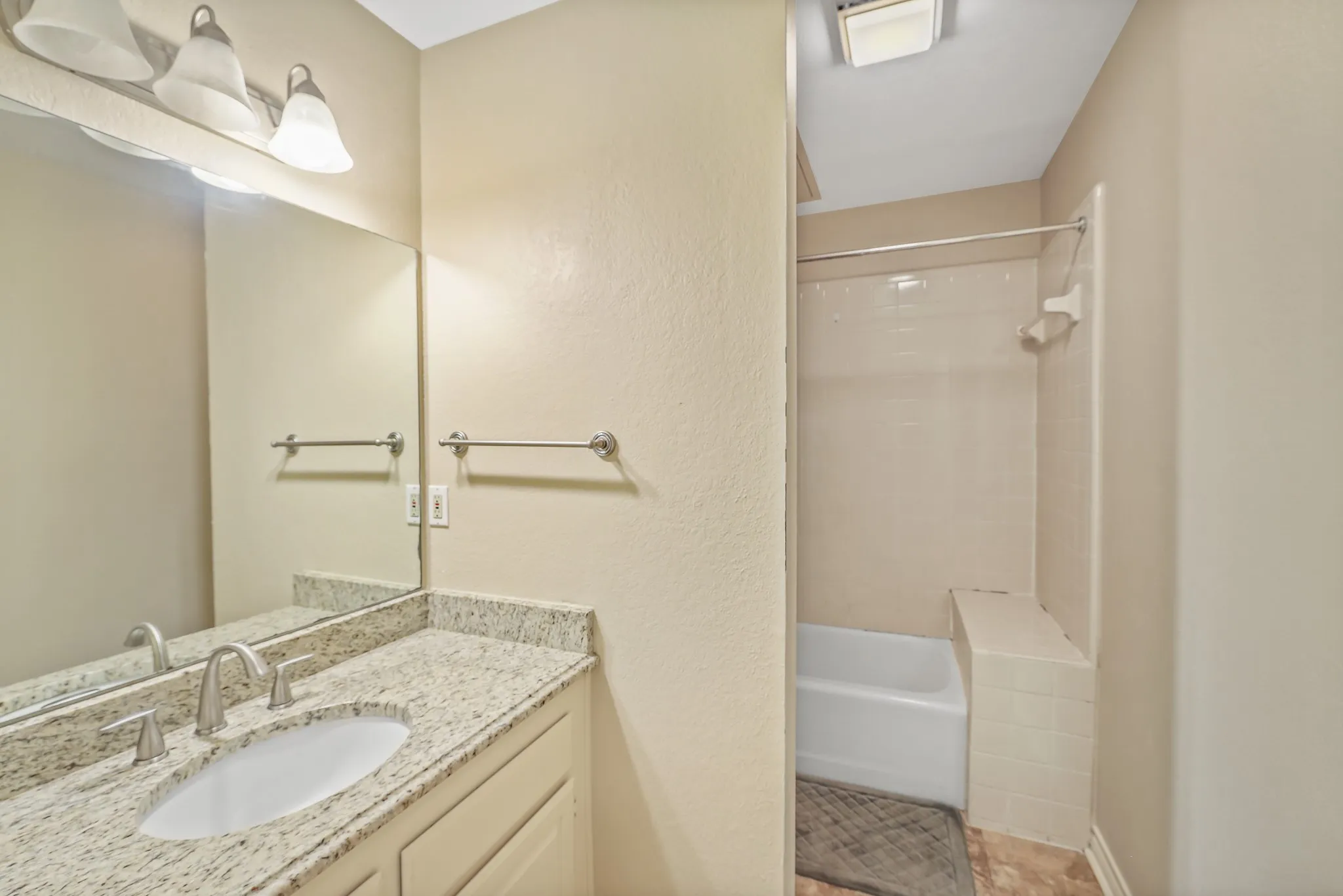 Condominium For Sale in Rockwall County , 1118 Signal Ridge Place, Rockwall, Texas 75032, 3 Bedroom, 2 Bathroom, Garage spaces, 1,578 Sqft, built in 1985, mls#21371131, Real Estate Agent in Rockwall, Homes For Sale in Rockwall county, Homes For Sale in Rockwall, Realtor in Rockwall Texas, Real Estate Brokerage Independent Realty Texas, Luminita Cordes Realtor