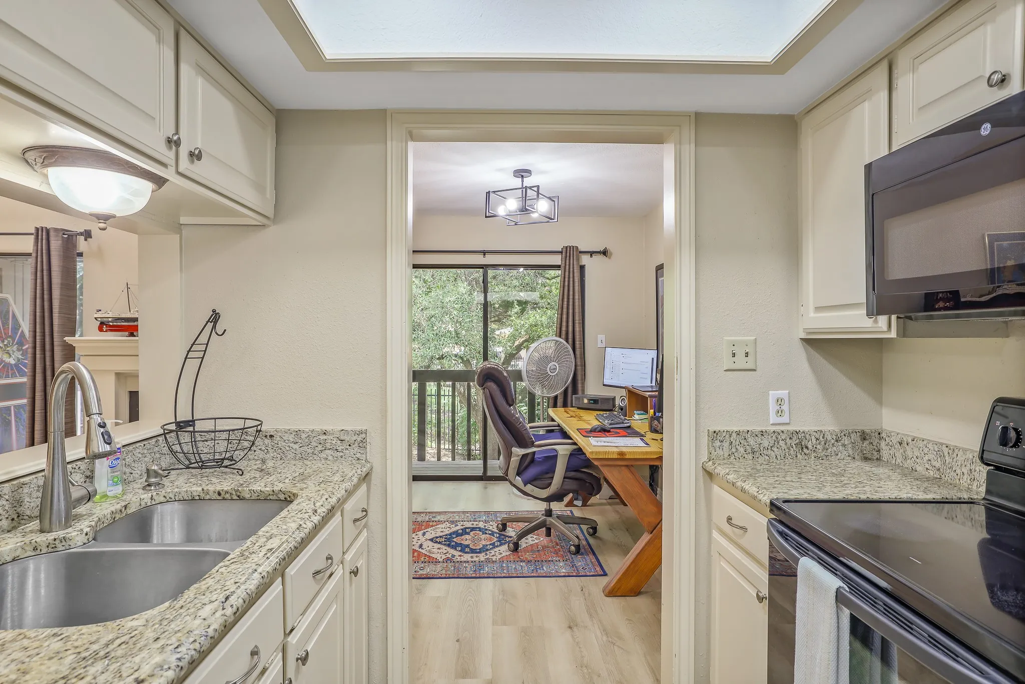 Condominium For Sale in Rockwall County , 1118 Signal Ridge Place, Rockwall, Texas 75032, 3 Bedroom, 2 Bathroom, Garage spaces, 1,578 Sqft, built in 1985, mls#21371131, Real Estate Agent in Rockwall, Homes For Sale in Rockwall county, Homes For Sale in Rockwall, Realtor in Rockwall Texas, Real Estate Brokerage Independent Realty Texas, Luminita Cordes Realtor