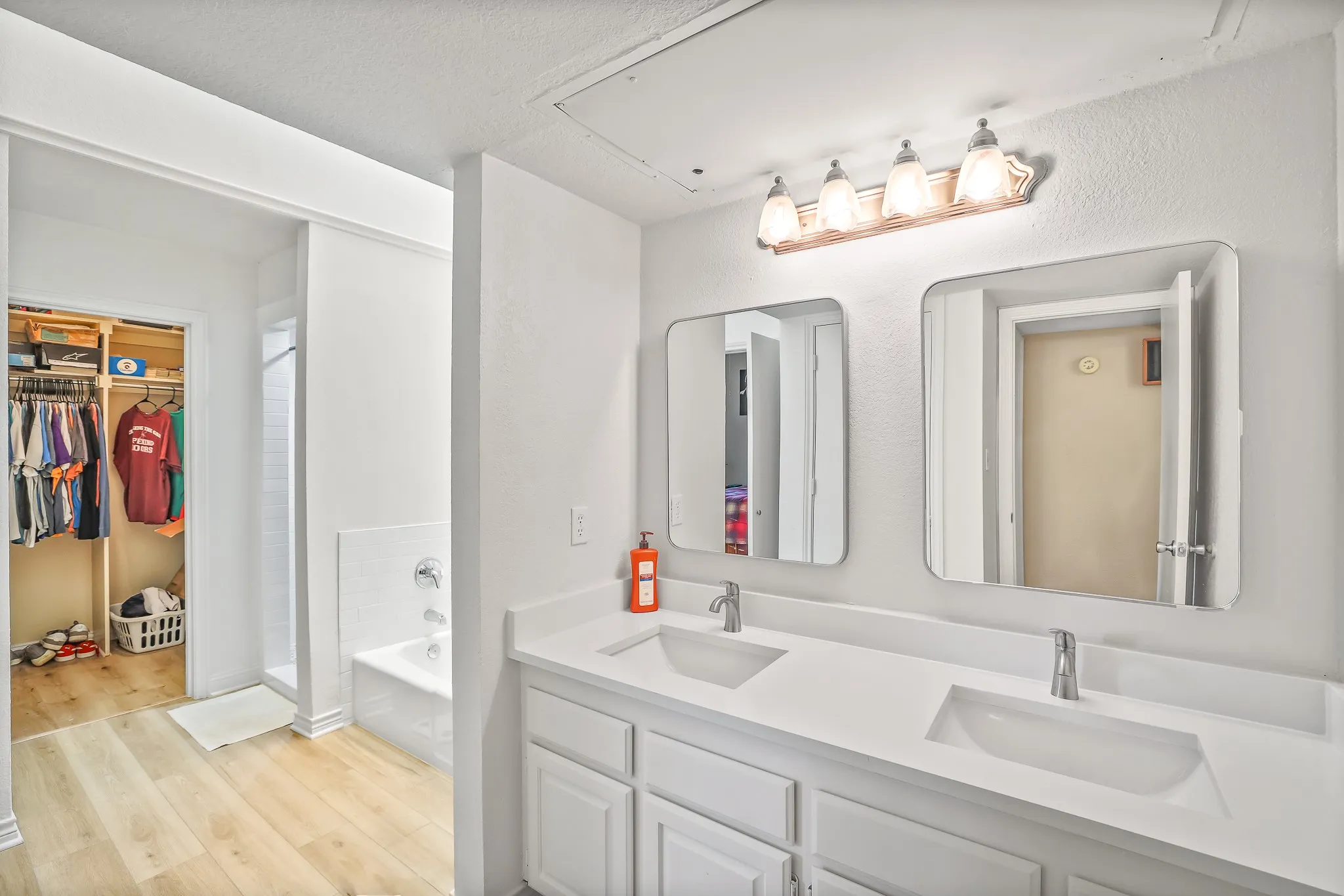 Condominium For Sale in Rockwall County , 1118 Signal Ridge Place, Rockwall, Texas 75032, 3 Bedroom, 2 Bathroom, Garage spaces, 1,578 Sqft, built in 1985, mls#21371131, Real Estate Agent in Rockwall, Homes For Sale in Rockwall county, Homes For Sale in Rockwall, Realtor in Rockwall Texas, Real Estate Brokerage Independent Realty Texas, Luminita Cordes Realtor