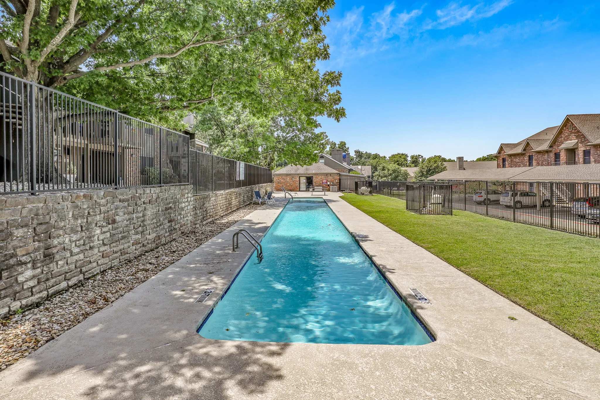 Condominium For Sale in Rockwall County , 1118 Signal Ridge Place, Rockwall, Texas 75032, 3 Bedroom, 2 Bathroom, Garage spaces, 1,578 Sqft, built in 1985, mls#21371131, Real Estate Agent in Rockwall, Homes For Sale in Rockwall county, Homes For Sale in Rockwall, Realtor in Rockwall Texas, Real Estate Brokerage Independent Realty Texas, Luminita Cordes Realtor