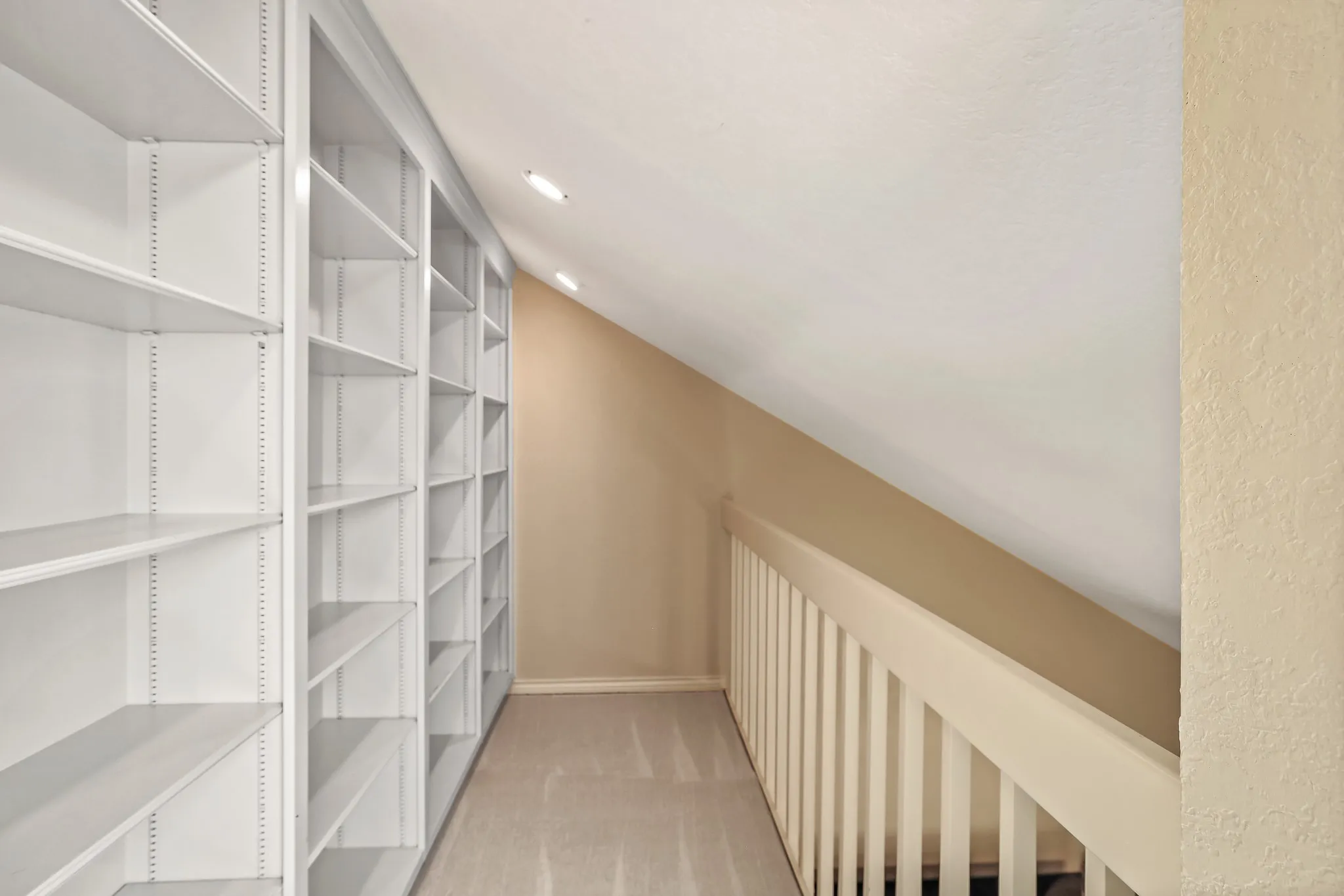 Condominium For Sale in Rockwall County , 1118 Signal Ridge Place, Rockwall, Texas 75032, 3 Bedroom, 2 Bathroom, Garage spaces, 1,578 Sqft, built in 1985, mls#21371131, Real Estate Agent in Rockwall, Homes For Sale in Rockwall county, Homes For Sale in Rockwall, Realtor in Rockwall Texas, Real Estate Brokerage Independent Realty Texas, Luminita Cordes Realtor
