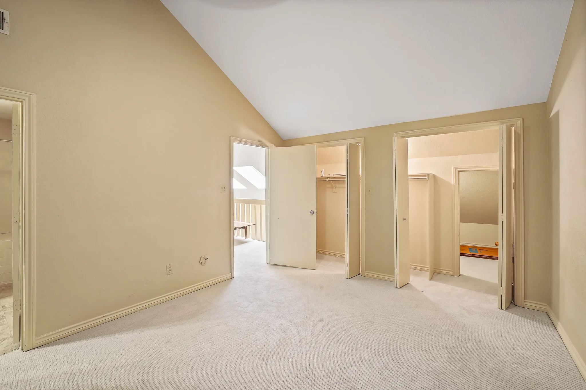 Condominium For Sale in Rockwall County , 1118 Signal Ridge Place, Rockwall, Texas 75032, 3 Bedroom, 2 Bathroom, Garage spaces, 1,578 Sqft, built in 1985, mls#21371131, Real Estate Agent in Rockwall, Homes For Sale in Rockwall county, Homes For Sale in Rockwall, Realtor in Rockwall Texas, Real Estate Brokerage Independent Realty Texas, Luminita Cordes Realtor