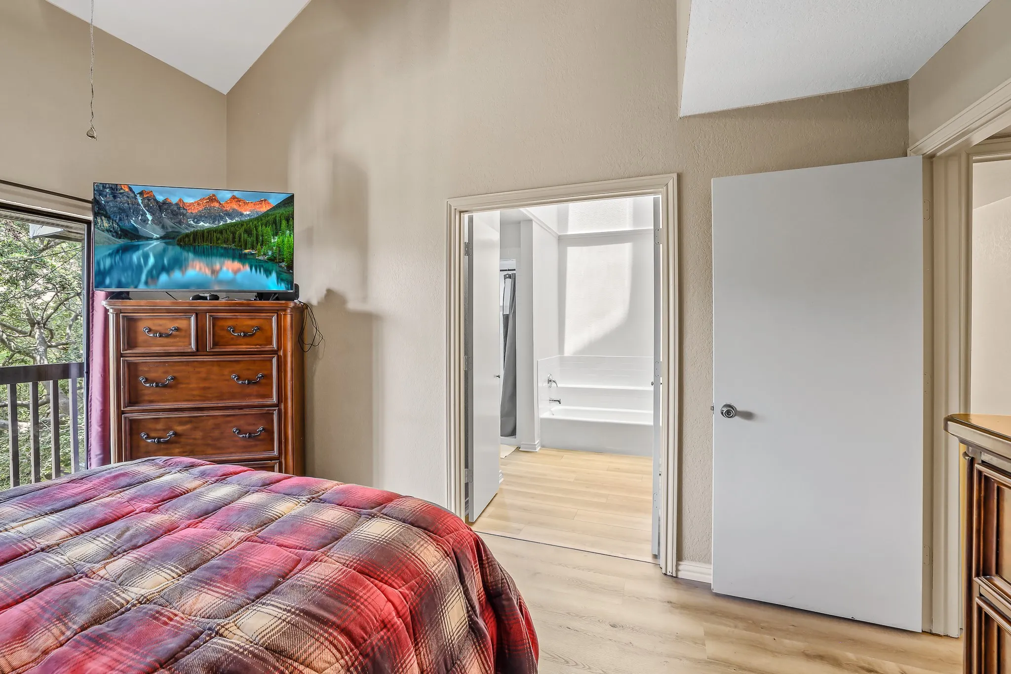 Condominium For Sale in Rockwall County , 1118 Signal Ridge Place, Rockwall, Texas 75032, 3 Bedroom, 2 Bathroom, Garage spaces, 1,578 Sqft, built in 1985, mls#21371131, Real Estate Agent in Rockwall, Homes For Sale in Rockwall county, Homes For Sale in Rockwall, Realtor in Rockwall Texas, Real Estate Brokerage Independent Realty Texas, Luminita Cordes Realtor