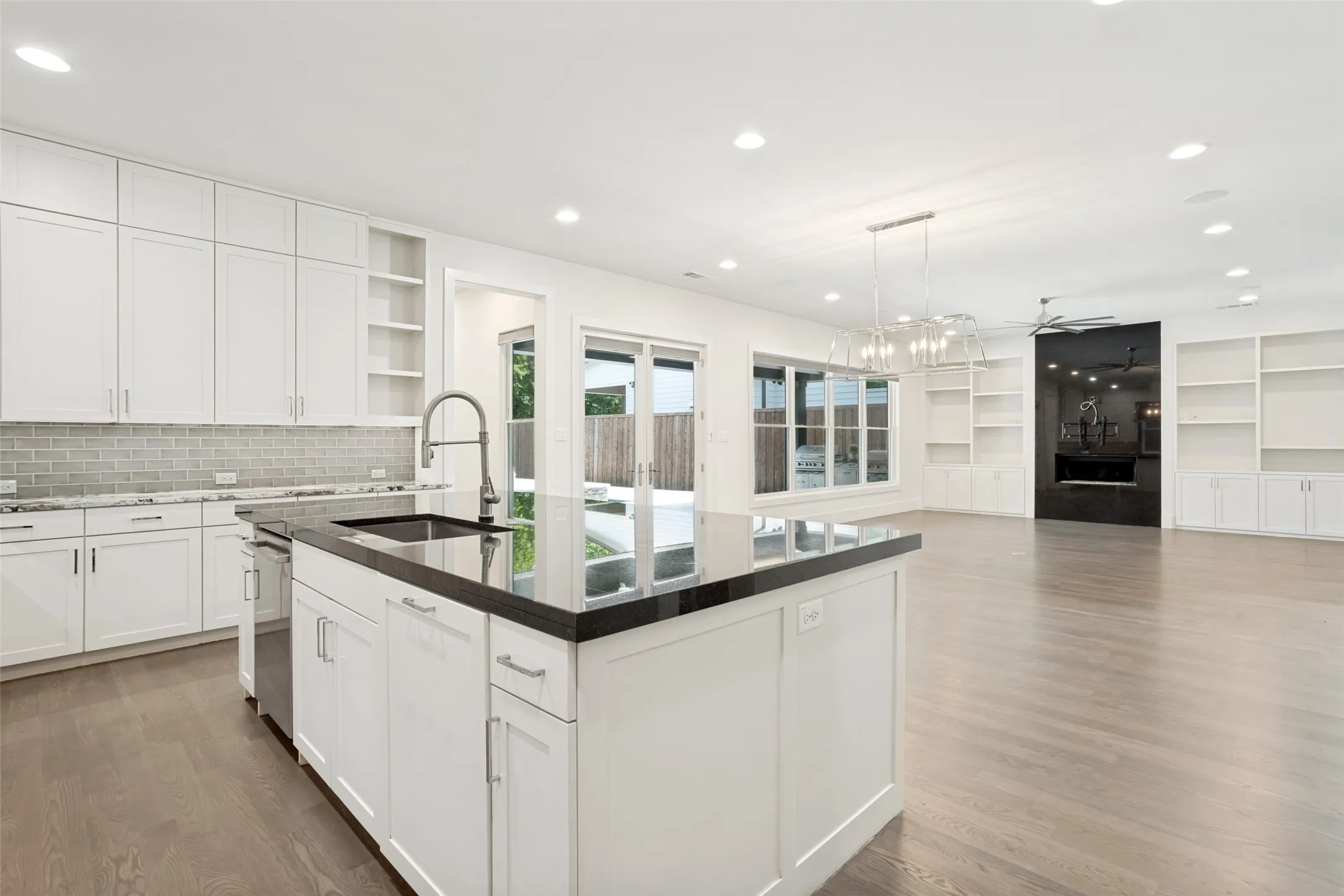 Single Family Residence For Sale in Dallas County , 7714 Roper Street, Dallas, Texas 75209, 4 Bedroom, 3 Bathroom, 2 Garage spaces, 3,713 Sqft, built in 2018, mls#21371203, Real Estate Agent in Dallas, Homes For Sale in Dallas county, Homes For Sale in Dallas, Realtor in Dallas Texas, Real Estate Brokerage Independent Realty Texas, Luminita Cordes Realtor