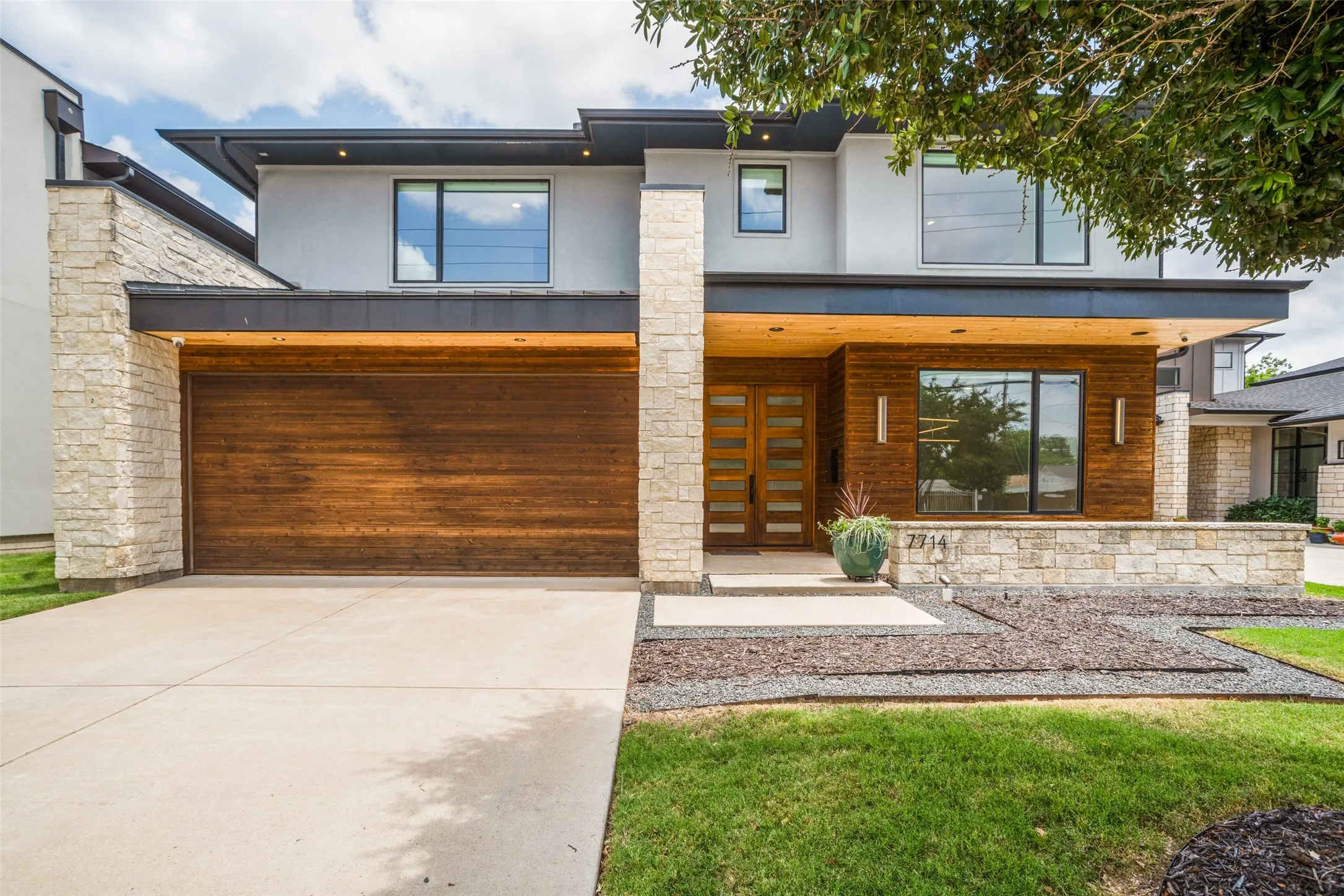 Single Family Residence For Sale in Dallas County , 7714 Roper Street, Dallas, Texas 75209, 4 Bedroom, 3 Bathroom, 2 Garage spaces, 3,713 Sqft, built in 2018, mls#21371203, Real Estate Agent in Dallas, Homes For Sale in Dallas county, Homes For Sale in Dallas, Realtor in Dallas Texas, Real Estate Brokerage Independent Realty Texas, Luminita Cordes Realtor