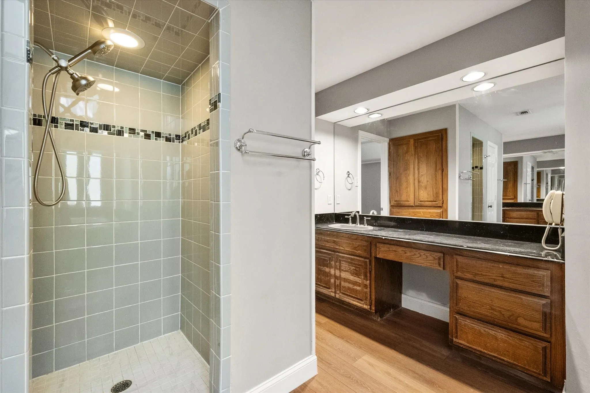 Single Family Residence For Sale in Tarrant County , 3803 Marine Court, Arlington, Texas 76016, 3 Bedroom, 2 Bathroom, 2 Garage spaces, 2,402 Sqft, built in 1984, mls#21370803, Real Estate Agent in Arlington, Homes For Sale in Tarrant county, Homes For Sale in Arlington, Realtor in Arlington Texas, Real Estate Brokerage Independent Realty Texas, Luminita Cordes Realtor
