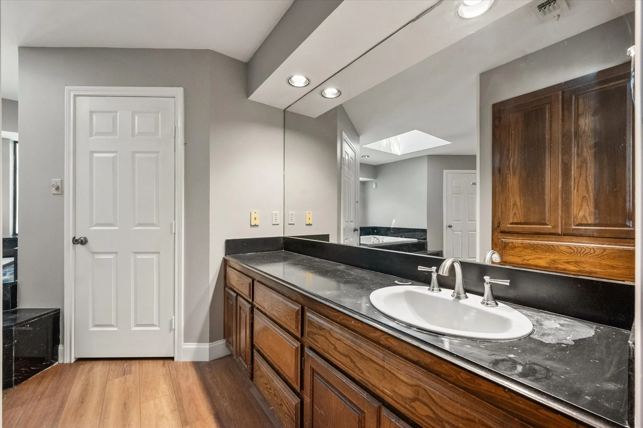 Single Family Residence For Sale in Tarrant County , 3803 Marine Court, Arlington, Texas 76016, 3 Bedroom, 2 Bathroom, 2 Garage spaces, 2,402 Sqft, built in 1984, mls#21370803, Real Estate Agent in Arlington, Homes For Sale in Tarrant county, Homes For Sale in Arlington, Realtor in Arlington Texas, Real Estate Brokerage Independent Realty Texas, Luminita Cordes Realtor