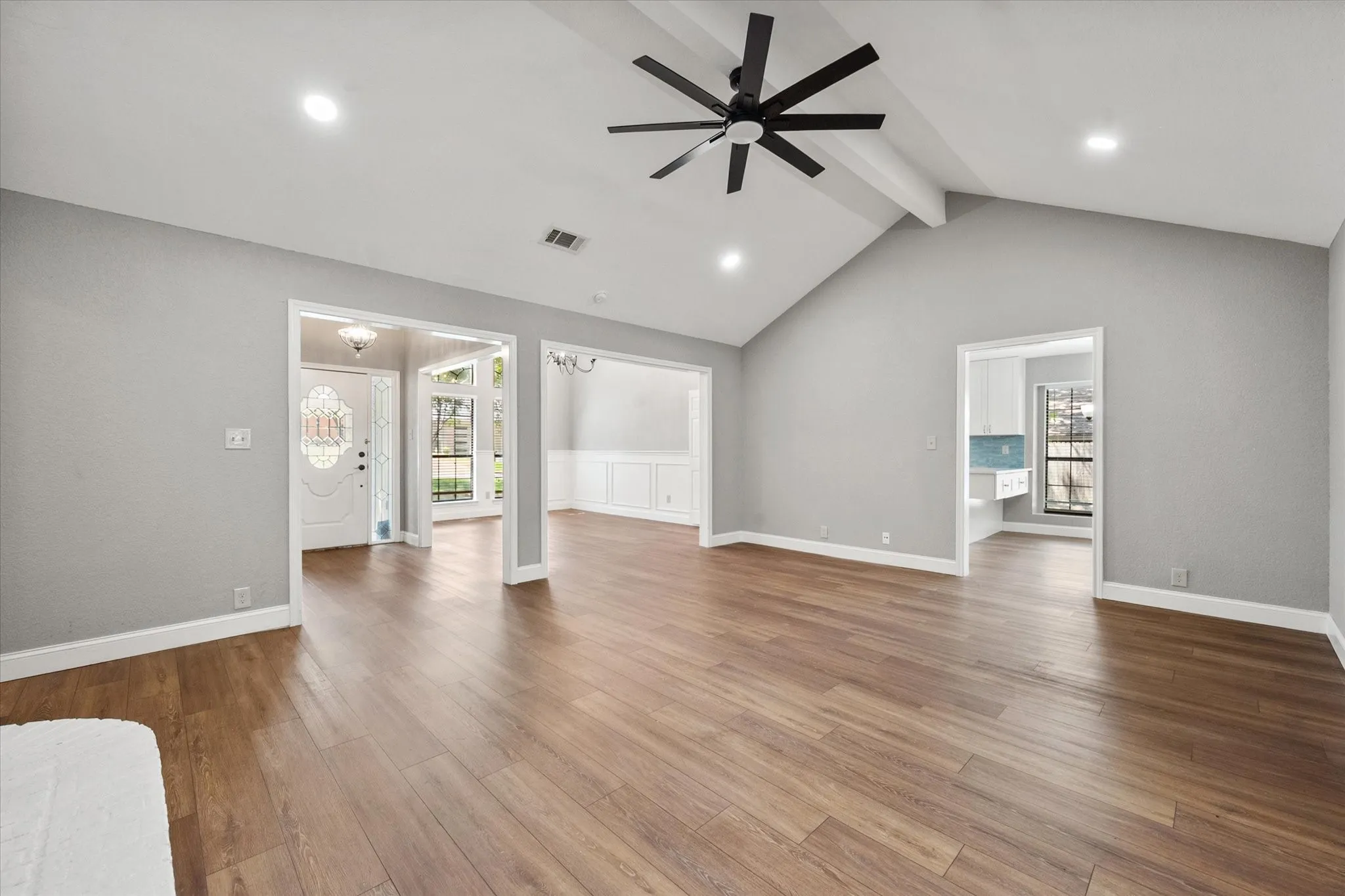 Single Family Residence For Sale in Tarrant County , 3803 Marine Court, Arlington, Texas 76016, 3 Bedroom, 2 Bathroom, 2 Garage spaces, 2,402 Sqft, built in 1984, mls#21370803, Real Estate Agent in Arlington, Homes For Sale in Tarrant county, Homes For Sale in Arlington, Realtor in Arlington Texas, Real Estate Brokerage Independent Realty Texas, Luminita Cordes Realtor