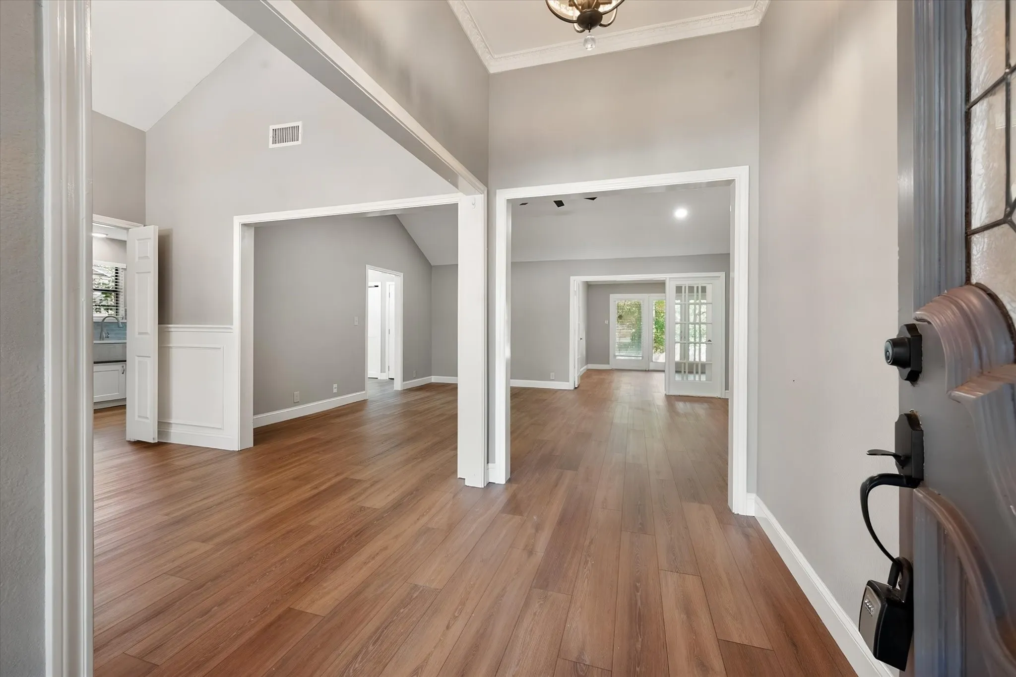 Single Family Residence For Sale in Tarrant County , 3803 Marine Court, Arlington, Texas 76016, 3 Bedroom, 2 Bathroom, 2 Garage spaces, 2,402 Sqft, built in 1984, mls#21370803, Real Estate Agent in Arlington, Homes For Sale in Tarrant county, Homes For Sale in Arlington, Realtor in Arlington Texas, Real Estate Brokerage Independent Realty Texas, Luminita Cordes Realtor