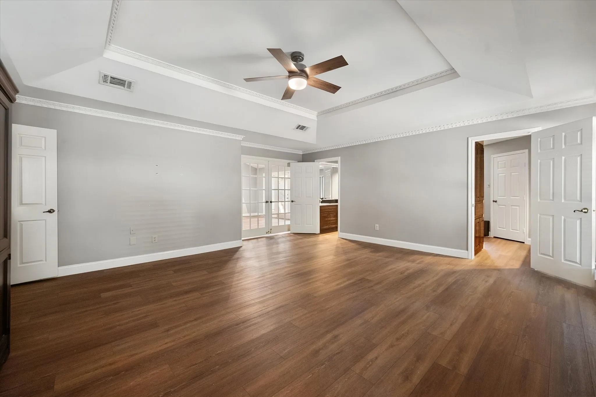 Single Family Residence For Sale in Tarrant County , 3803 Marine Court, Arlington, Texas 76016, 3 Bedroom, 2 Bathroom, 2 Garage spaces, 2,402 Sqft, built in 1984, mls#21370803, Real Estate Agent in Arlington, Homes For Sale in Tarrant county, Homes For Sale in Arlington, Realtor in Arlington Texas, Real Estate Brokerage Independent Realty Texas, Luminita Cordes Realtor
