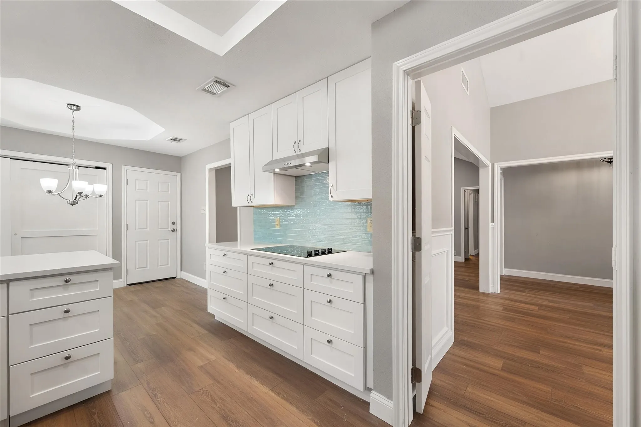 Single Family Residence For Sale in Tarrant County , 3803 Marine Court, Arlington, Texas 76016, 3 Bedroom, 2 Bathroom, 2 Garage spaces, 2,402 Sqft, built in 1984, mls#21370803, Real Estate Agent in Arlington, Homes For Sale in Tarrant county, Homes For Sale in Arlington, Realtor in Arlington Texas, Real Estate Brokerage Independent Realty Texas, Luminita Cordes Realtor