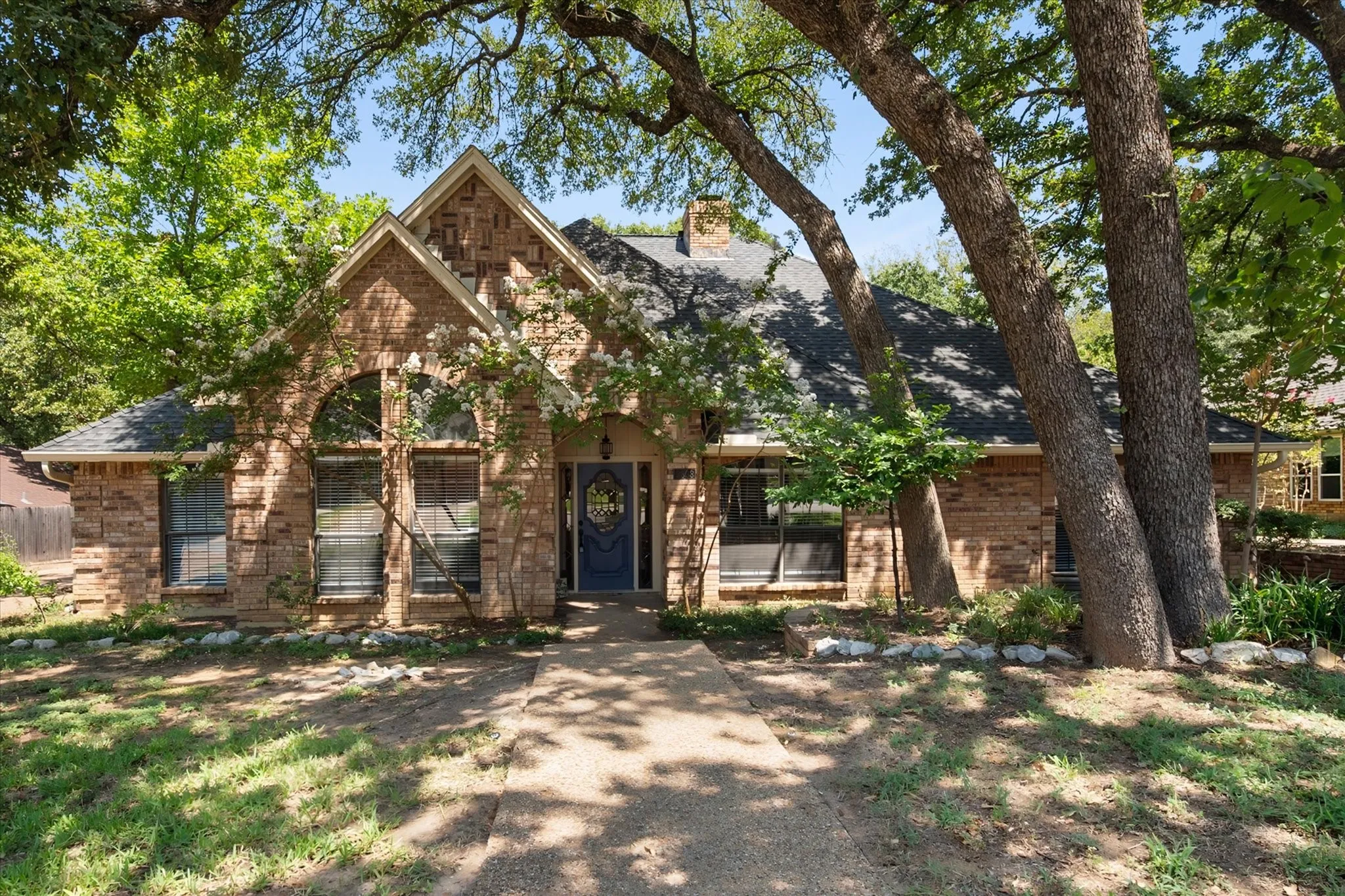 Single Family Residence For Sale in Tarrant County , 3803 Marine Court, Arlington, Texas 76016, 3 Bedroom, 2 Bathroom, 2 Garage spaces, 2,402 Sqft, built in 1984, mls#21370803, Real Estate Agent in Arlington, Homes For Sale in Tarrant county, Homes For Sale in Arlington, Realtor in Arlington Texas, Real Estate Brokerage Independent Realty Texas, Luminita Cordes Realtor