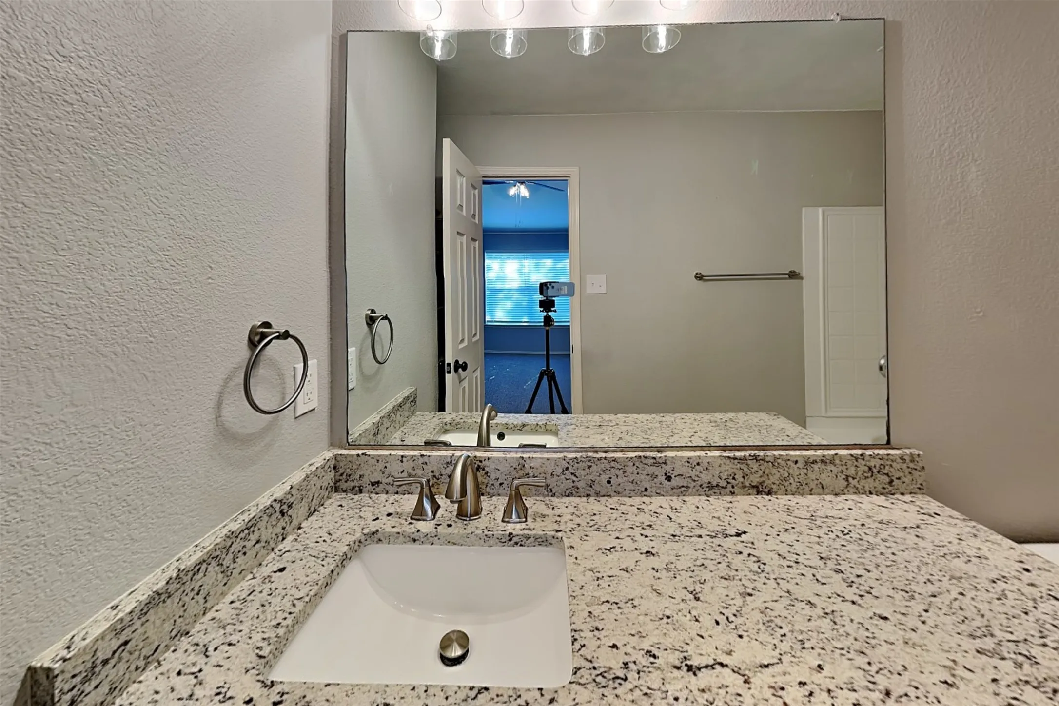 Single Family Residence For Rent in Tarrant County , 11828 Cottontail Drive, Fort Worth, Texas 76244, 3 Bedroom, 2 Bathroom, 2 Garage spaces, 1,462 Sqft, built in 2006, mls#21371863, Real Estate Agent in Fort Worth, Homes For Rent in Tarrant county, Homes For Rent in Fort Worth, Realtor in Fort Worth Texas, Real Estate Brokerage Independent Realty Texas, Luminita Cordes Realtor