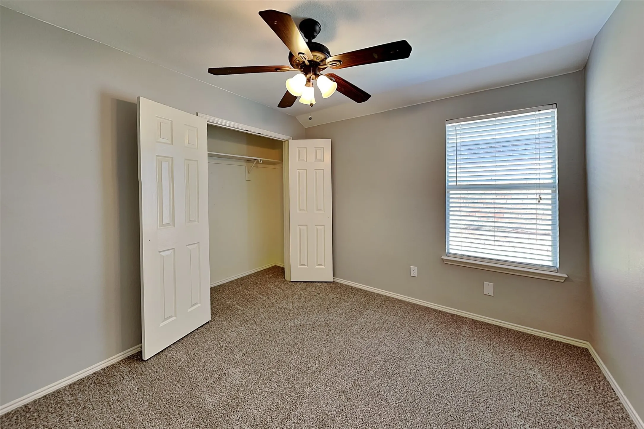 Single Family Residence For Rent in Tarrant County , 11828 Cottontail Drive, Fort Worth, Texas 76244, 3 Bedroom, 2 Bathroom, 2 Garage spaces, 1,462 Sqft, built in 2006, mls#21371863, Real Estate Agent in Fort Worth, Homes For Rent in Tarrant county, Homes For Rent in Fort Worth, Realtor in Fort Worth Texas, Real Estate Brokerage Independent Realty Texas, Luminita Cordes Realtor