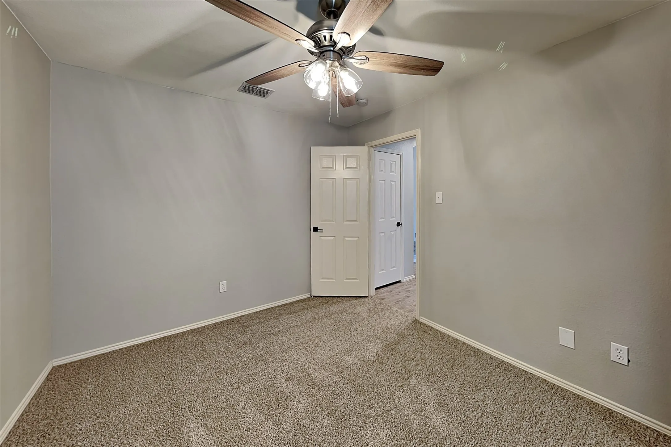 Single Family Residence For Rent in Tarrant County , 11828 Cottontail Drive, Fort Worth, Texas 76244, 3 Bedroom, 2 Bathroom, 2 Garage spaces, 1,462 Sqft, built in 2006, mls#21371863, Real Estate Agent in Fort Worth, Homes For Rent in Tarrant county, Homes For Rent in Fort Worth, Realtor in Fort Worth Texas, Real Estate Brokerage Independent Realty Texas, Luminita Cordes Realtor