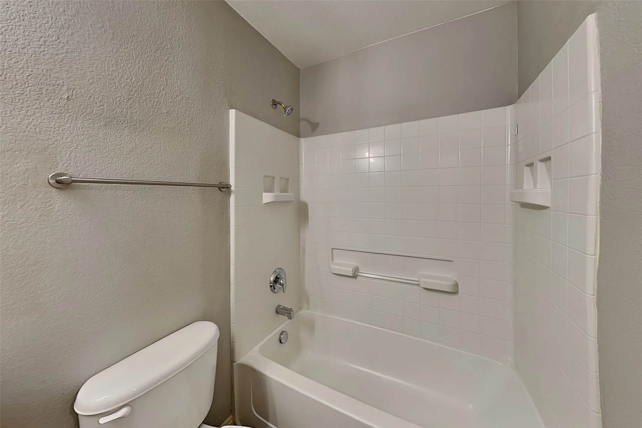 Single Family Residence For Rent in Tarrant County , 11828 Cottontail Drive, Fort Worth, Texas 76244, 3 Bedroom, 2 Bathroom, 2 Garage spaces, 1,462 Sqft, built in 2006, mls#21371863, Real Estate Agent in Fort Worth, Homes For Rent in Tarrant county, Homes For Rent in Fort Worth, Realtor in Fort Worth Texas, Real Estate Brokerage Independent Realty Texas, Luminita Cordes Realtor
