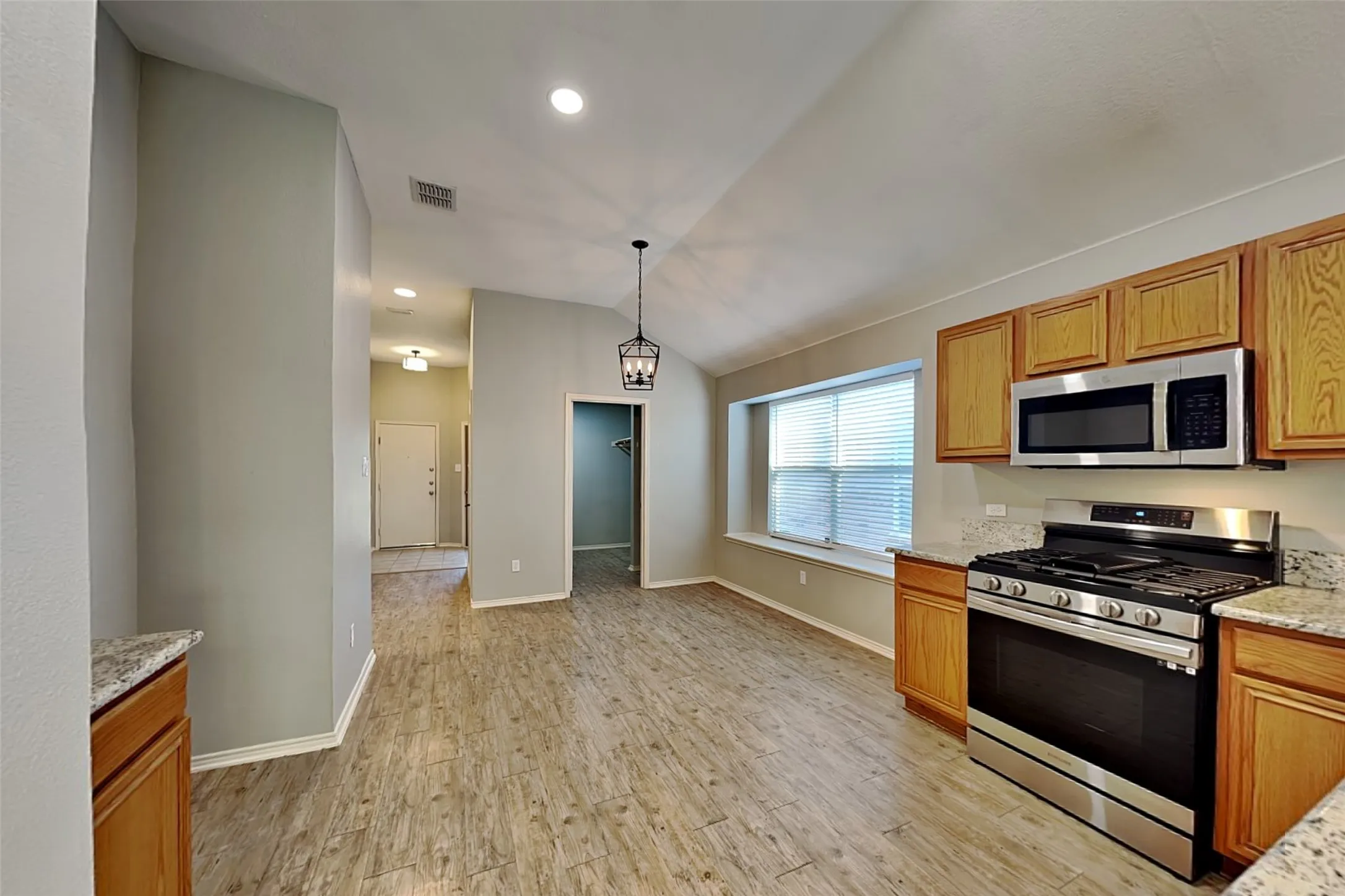 Single Family Residence For Rent in Tarrant County , 11828 Cottontail Drive, Fort Worth, Texas 76244, 3 Bedroom, 2 Bathroom, 2 Garage spaces, 1,462 Sqft, built in 2006, mls#21371863, Real Estate Agent in Fort Worth, Homes For Rent in Tarrant county, Homes For Rent in Fort Worth, Realtor in Fort Worth Texas, Real Estate Brokerage Independent Realty Texas, Luminita Cordes Realtor