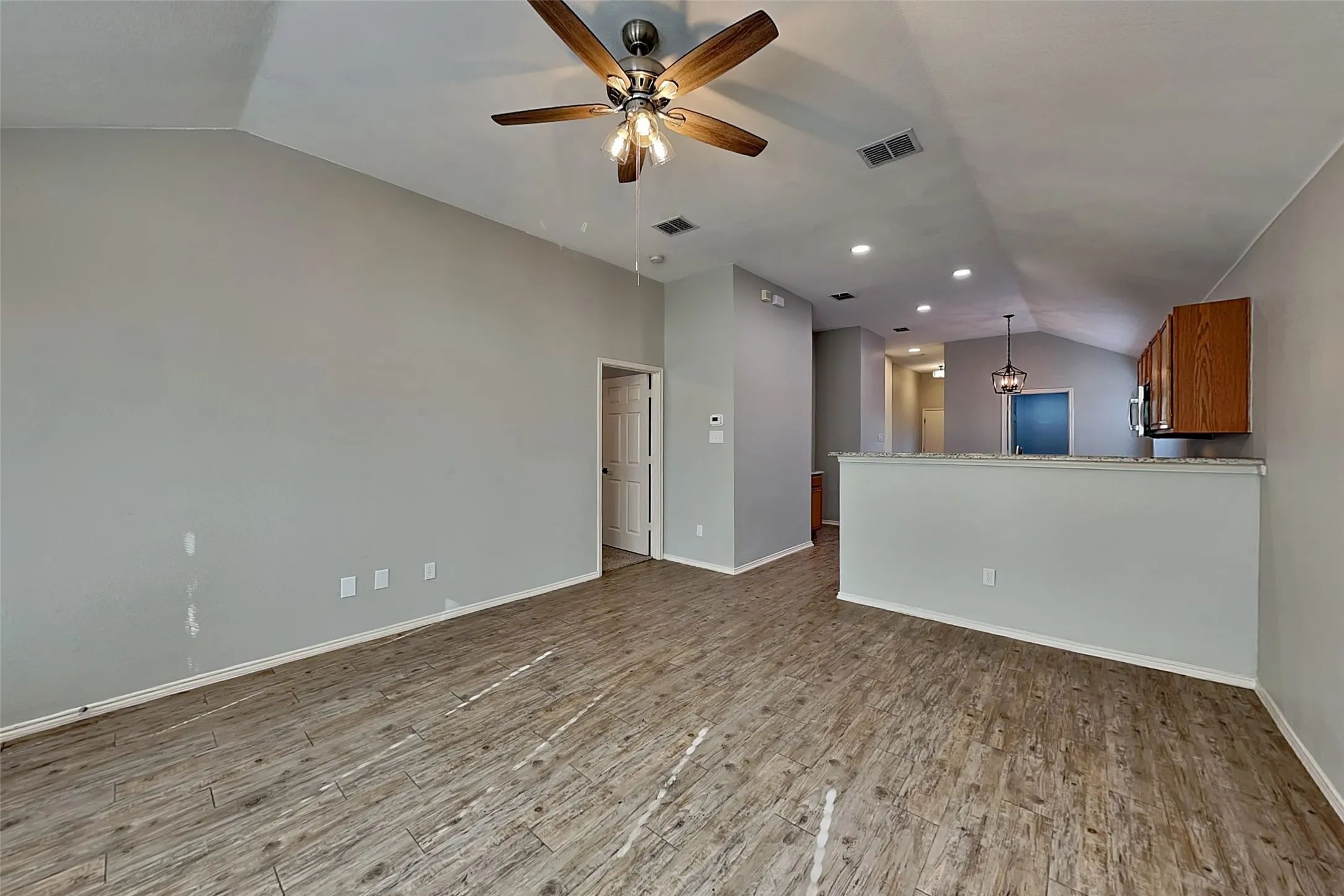 Single Family Residence For Rent in Tarrant County , 11828 Cottontail Drive, Fort Worth, Texas 76244, 3 Bedroom, 2 Bathroom, 2 Garage spaces, 1,462 Sqft, built in 2006, mls#21371863, Real Estate Agent in Fort Worth, Homes For Rent in Tarrant county, Homes For Rent in Fort Worth, Realtor in Fort Worth Texas, Real Estate Brokerage Independent Realty Texas, Luminita Cordes Realtor
