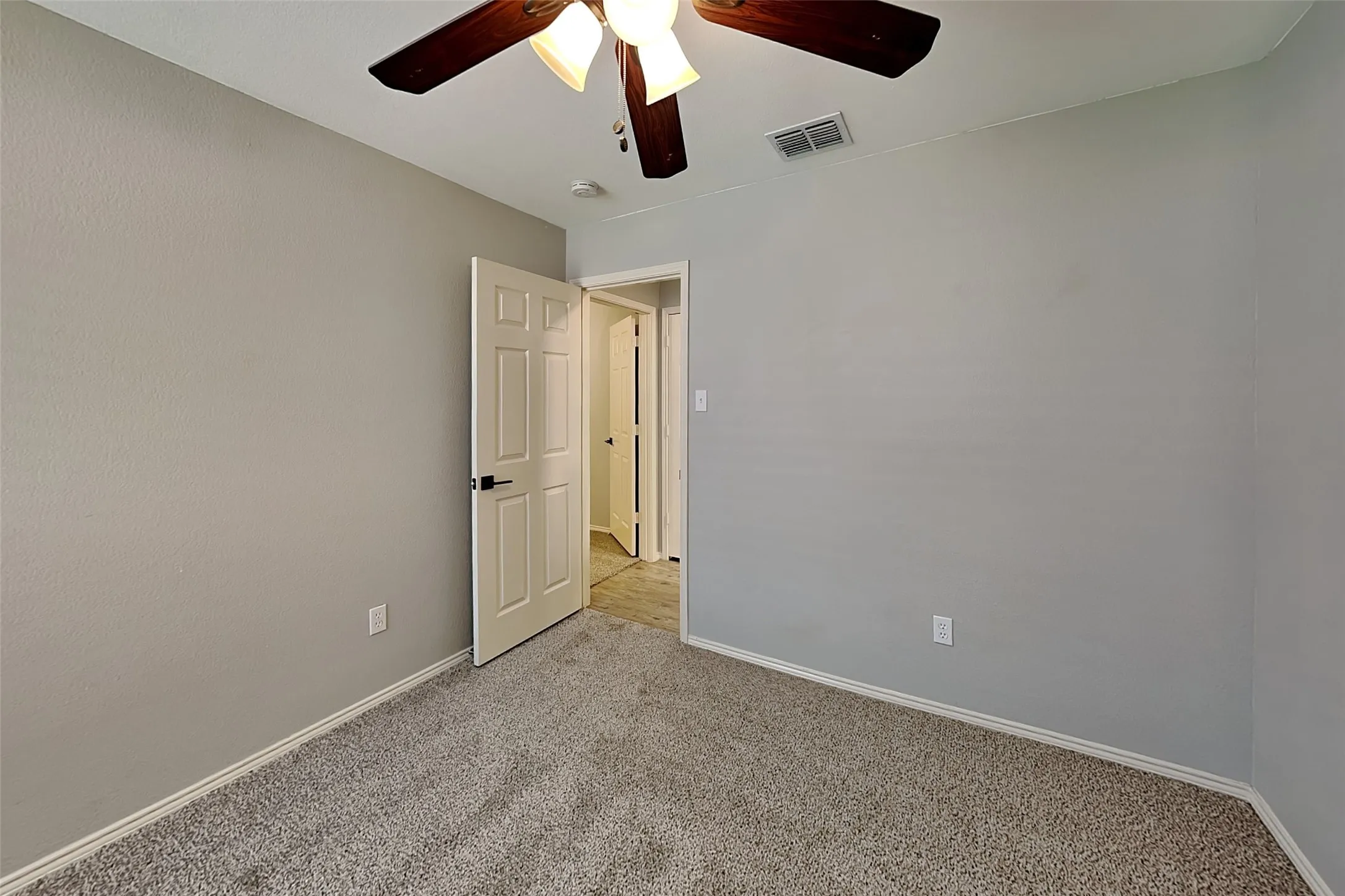 Single Family Residence For Rent in Tarrant County , 11828 Cottontail Drive, Fort Worth, Texas 76244, 3 Bedroom, 2 Bathroom, 2 Garage spaces, 1,462 Sqft, built in 2006, mls#21371863, Real Estate Agent in Fort Worth, Homes For Rent in Tarrant county, Homes For Rent in Fort Worth, Realtor in Fort Worth Texas, Real Estate Brokerage Independent Realty Texas, Luminita Cordes Realtor