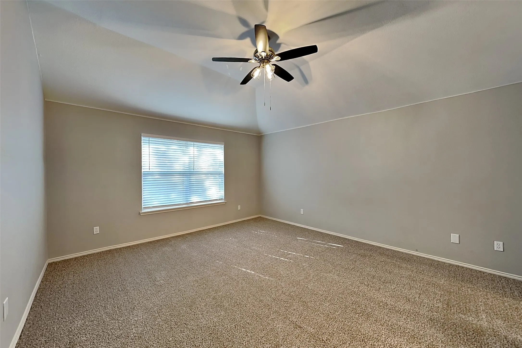 Single Family Residence For Rent in Tarrant County , 11828 Cottontail Drive, Fort Worth, Texas 76244, 3 Bedroom, 2 Bathroom, 2 Garage spaces, 1,462 Sqft, built in 2006, mls#21371863, Real Estate Agent in Fort Worth, Homes For Rent in Tarrant county, Homes For Rent in Fort Worth, Realtor in Fort Worth Texas, Real Estate Brokerage Independent Realty Texas, Luminita Cordes Realtor