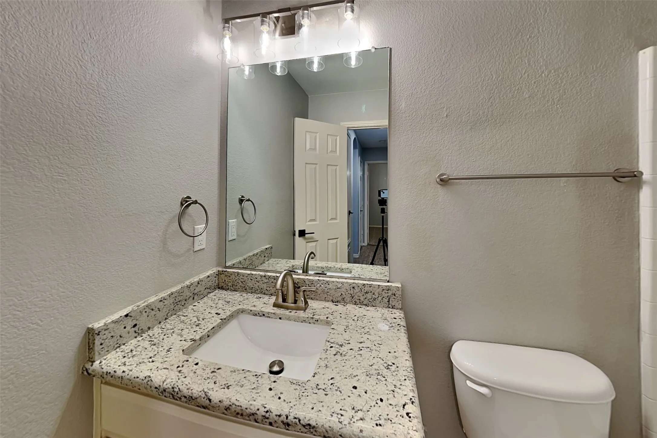 Single Family Residence For Rent in Tarrant County , 11828 Cottontail Drive, Fort Worth, Texas 76244, 3 Bedroom, 2 Bathroom, 2 Garage spaces, 1,462 Sqft, built in 2006, mls#21371863, Real Estate Agent in Fort Worth, Homes For Rent in Tarrant county, Homes For Rent in Fort Worth, Realtor in Fort Worth Texas, Real Estate Brokerage Independent Realty Texas, Luminita Cordes Realtor