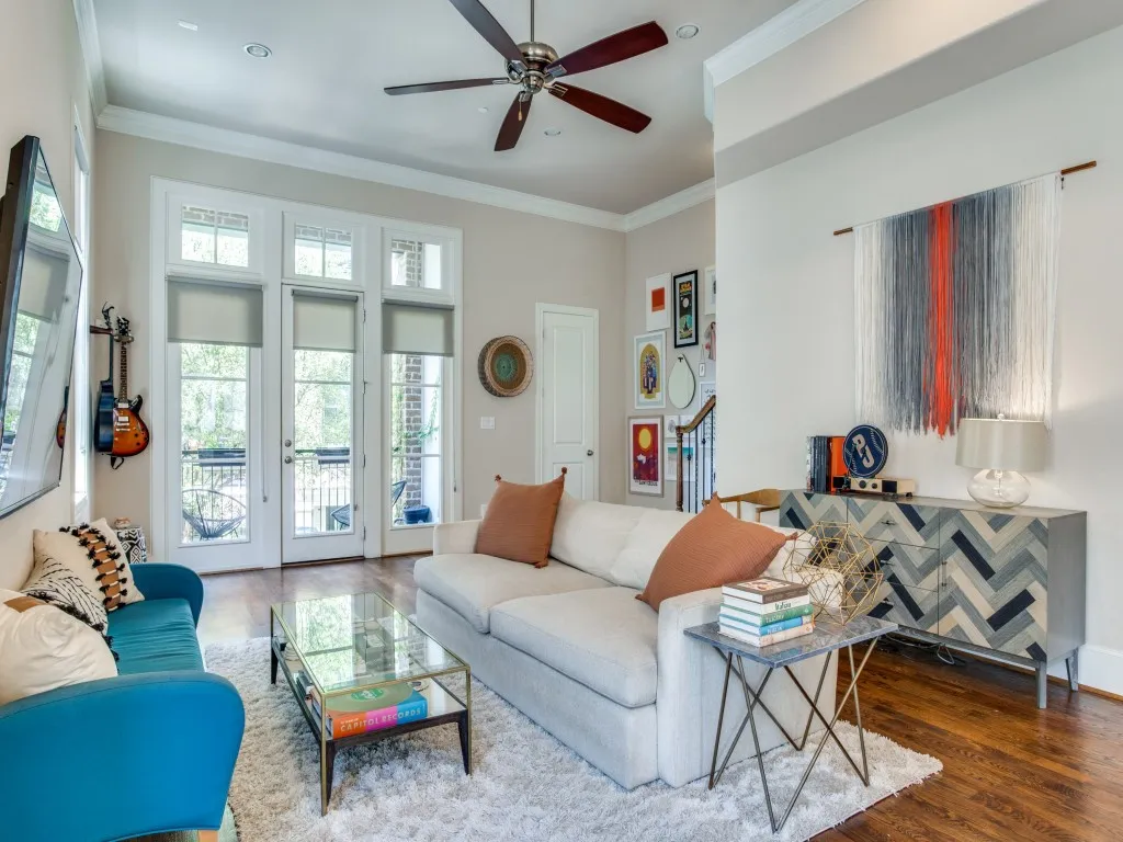 Hardwood flooring, crown molding, a ceiling fan, and recessed lighting