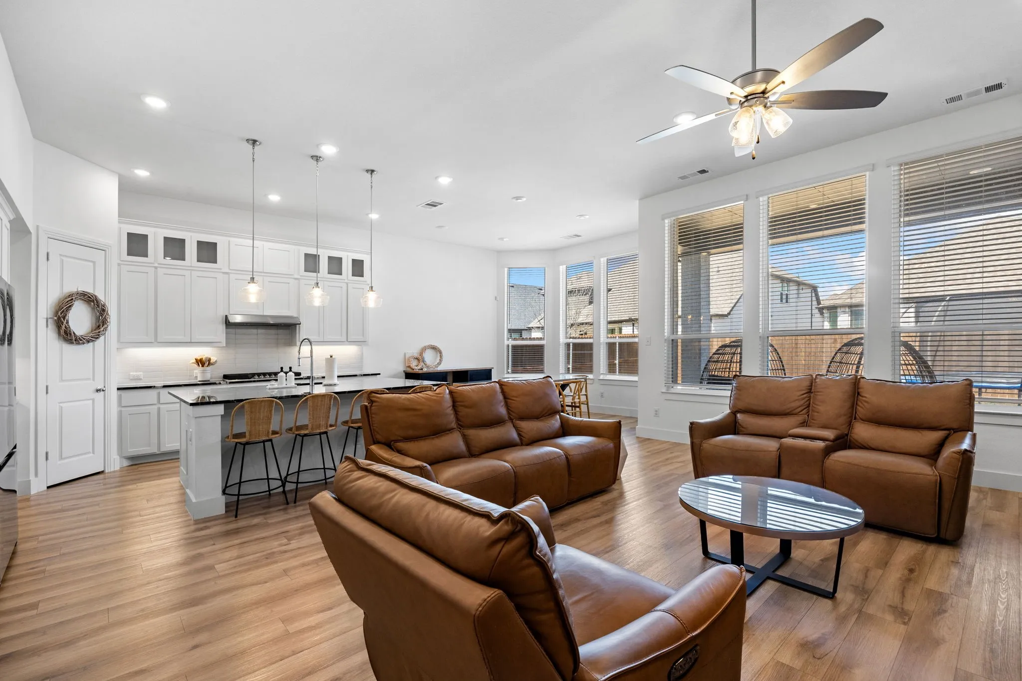 Single Family Residence For Sale in Ellis County , 445 Lost Creek Trail, Waxahachie, Texas 75165, 4 Bedroom, 4 Bathroom, 2 Garage spaces, 2,807 Sqft, built in 2022, mls#21371881, Real Estate Agent in Waxahachie, Homes For Sale in Ellis county, Homes For Sale in Waxahachie, Realtor in Waxahachie Texas, Real Estate Brokerage Independent Realty Texas, Luminita Cordes Realtor