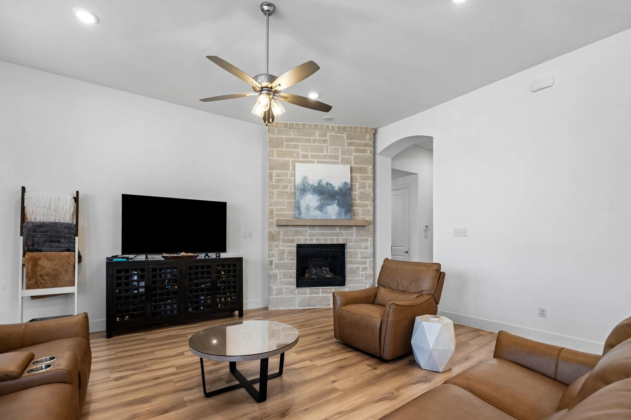 Single Family Residence For Sale in Ellis County , 445 Lost Creek Trail, Waxahachie, Texas 75165, 4 Bedroom, 4 Bathroom, 2 Garage spaces, 2,807 Sqft, built in 2022, mls#21371881, Real Estate Agent in Waxahachie, Homes For Sale in Ellis county, Homes For Sale in Waxahachie, Realtor in Waxahachie Texas, Real Estate Brokerage Independent Realty Texas, Luminita Cordes Realtor