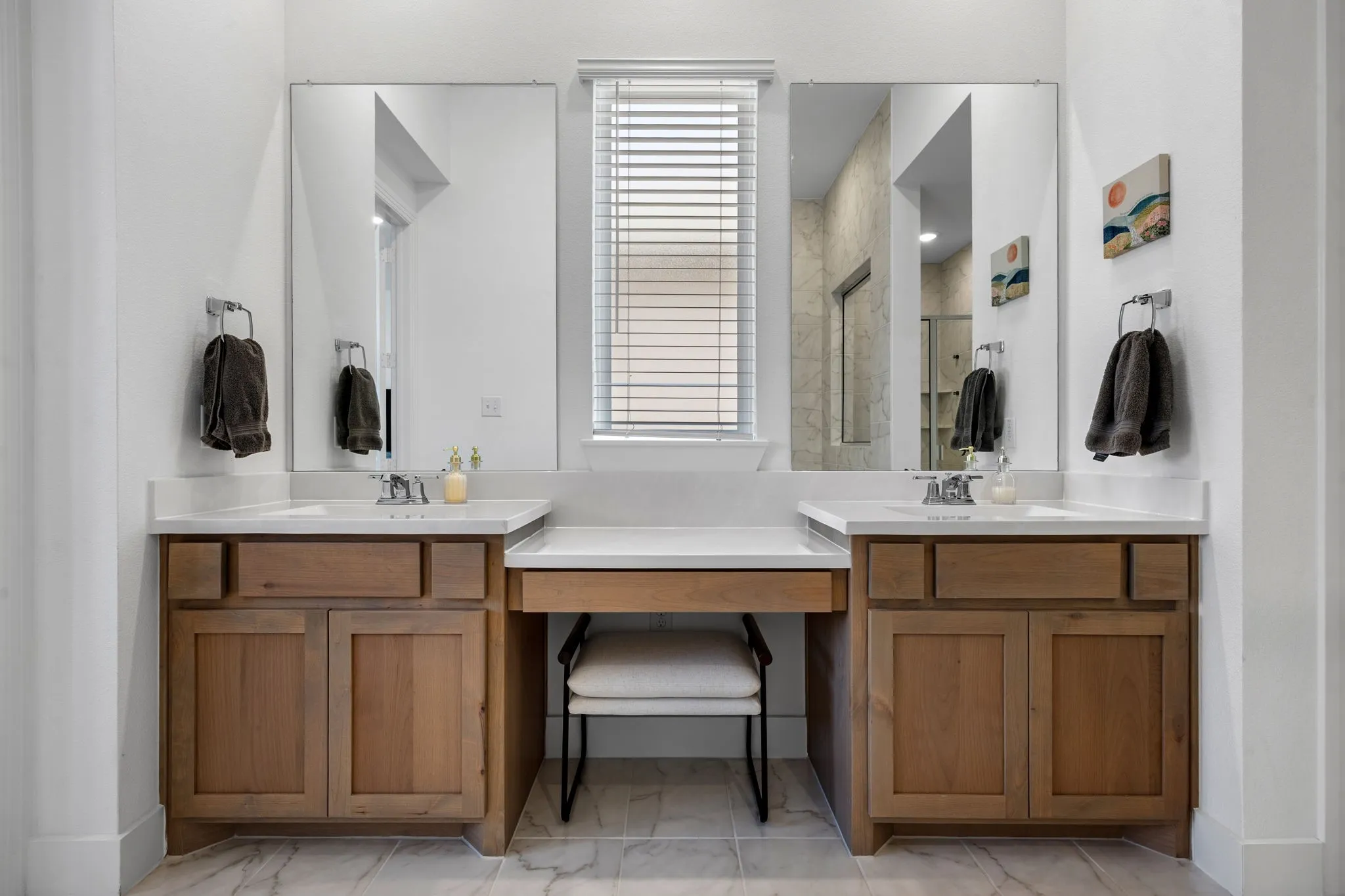 Single Family Residence For Sale in Ellis County , 445 Lost Creek Trail, Waxahachie, Texas 75165, 4 Bedroom, 4 Bathroom, 2 Garage spaces, 2,807 Sqft, built in 2022, mls#21371881, Real Estate Agent in Waxahachie, Homes For Sale in Ellis county, Homes For Sale in Waxahachie, Realtor in Waxahachie Texas, Real Estate Brokerage Independent Realty Texas, Luminita Cordes Realtor