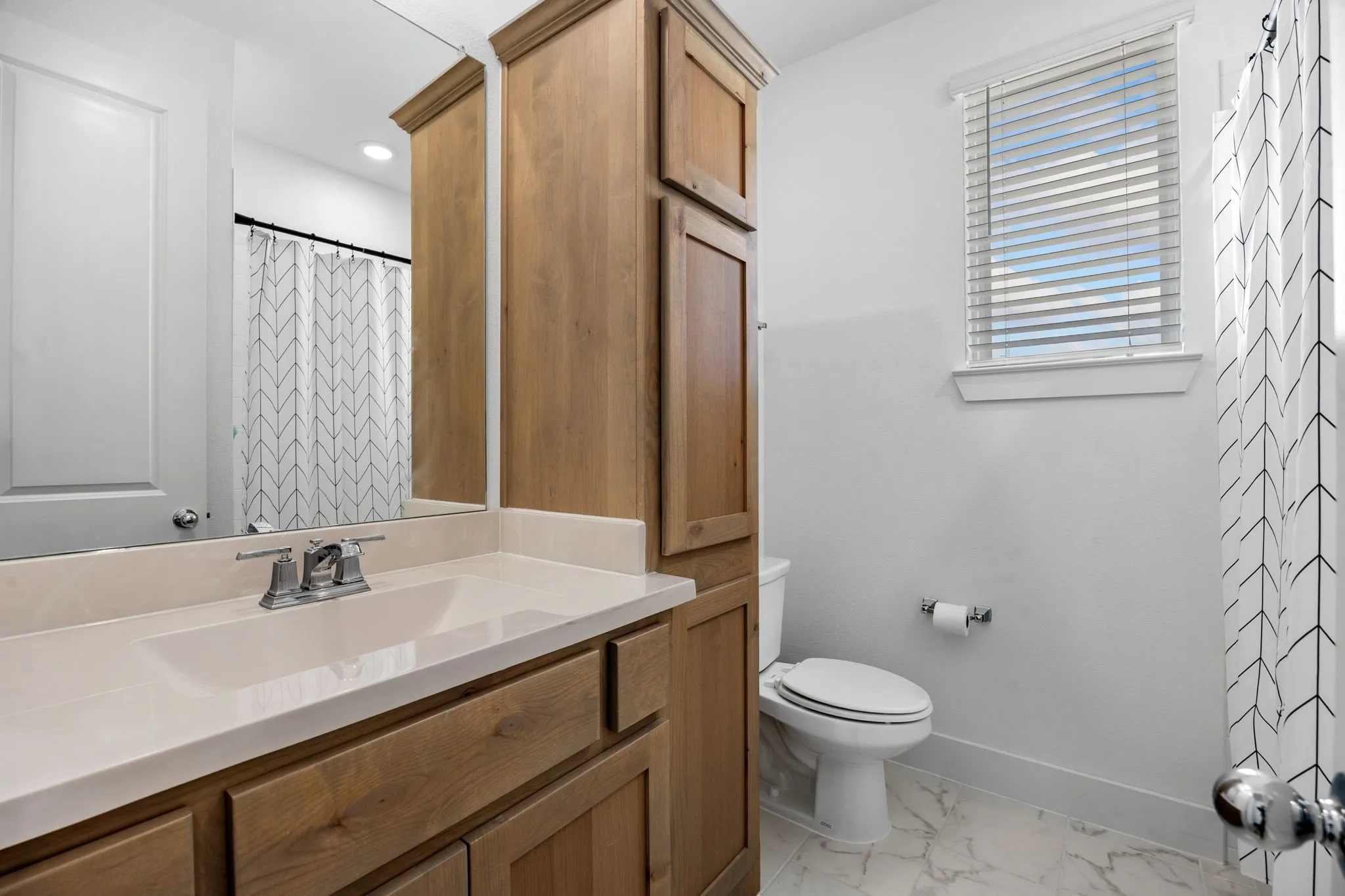 Single Family Residence For Sale in Ellis County , 445 Lost Creek Trail, Waxahachie, Texas 75165, 4 Bedroom, 4 Bathroom, 2 Garage spaces, 2,807 Sqft, built in 2022, mls#21371881, Real Estate Agent in Waxahachie, Homes For Sale in Ellis county, Homes For Sale in Waxahachie, Realtor in Waxahachie Texas, Real Estate Brokerage Independent Realty Texas, Luminita Cordes Realtor