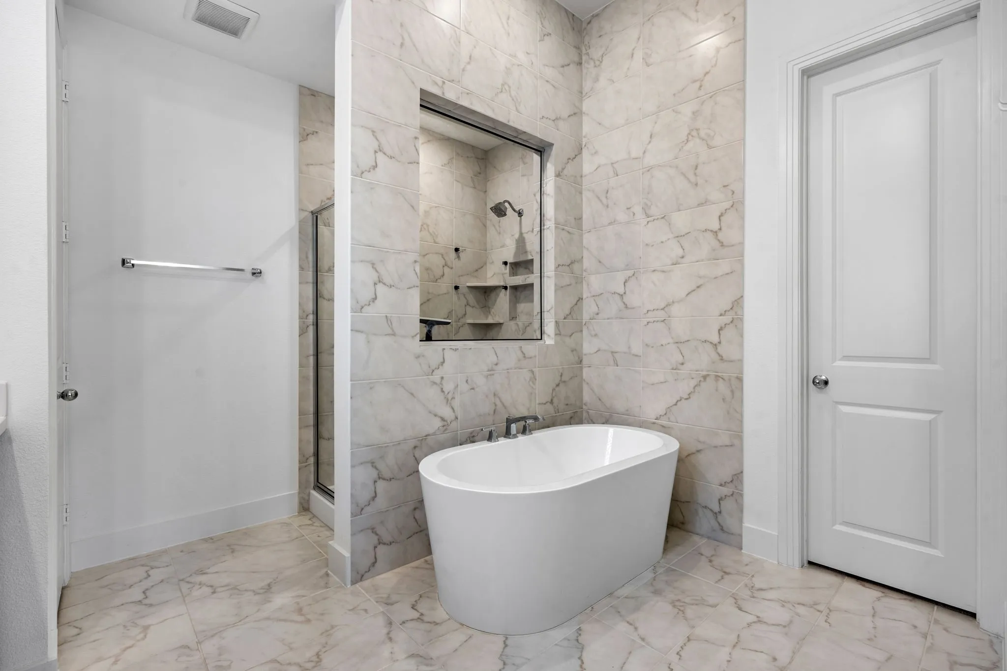 Single Family Residence For Sale in Ellis County , 445 Lost Creek Trail, Waxahachie, Texas 75165, 4 Bedroom, 4 Bathroom, 2 Garage spaces, 2,807 Sqft, built in 2022, mls#21371881, Real Estate Agent in Waxahachie, Homes For Sale in Ellis county, Homes For Sale in Waxahachie, Realtor in Waxahachie Texas, Real Estate Brokerage Independent Realty Texas, Luminita Cordes Realtor