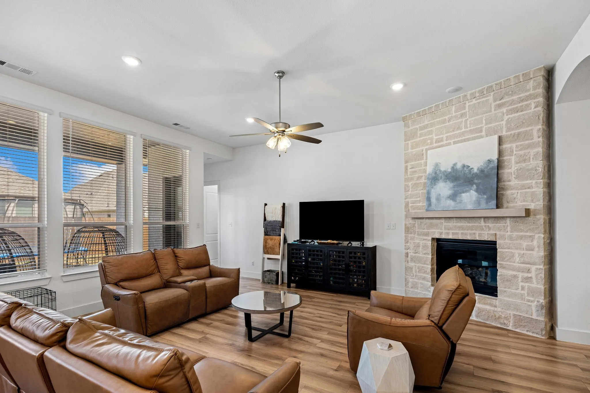 Single Family Residence For Sale in Ellis County , 445 Lost Creek Trail, Waxahachie, Texas 75165, 4 Bedroom, 4 Bathroom, 2 Garage spaces, 2,807 Sqft, built in 2022, mls#21371881, Real Estate Agent in Waxahachie, Homes For Sale in Ellis county, Homes For Sale in Waxahachie, Realtor in Waxahachie Texas, Real Estate Brokerage Independent Realty Texas, Luminita Cordes Realtor