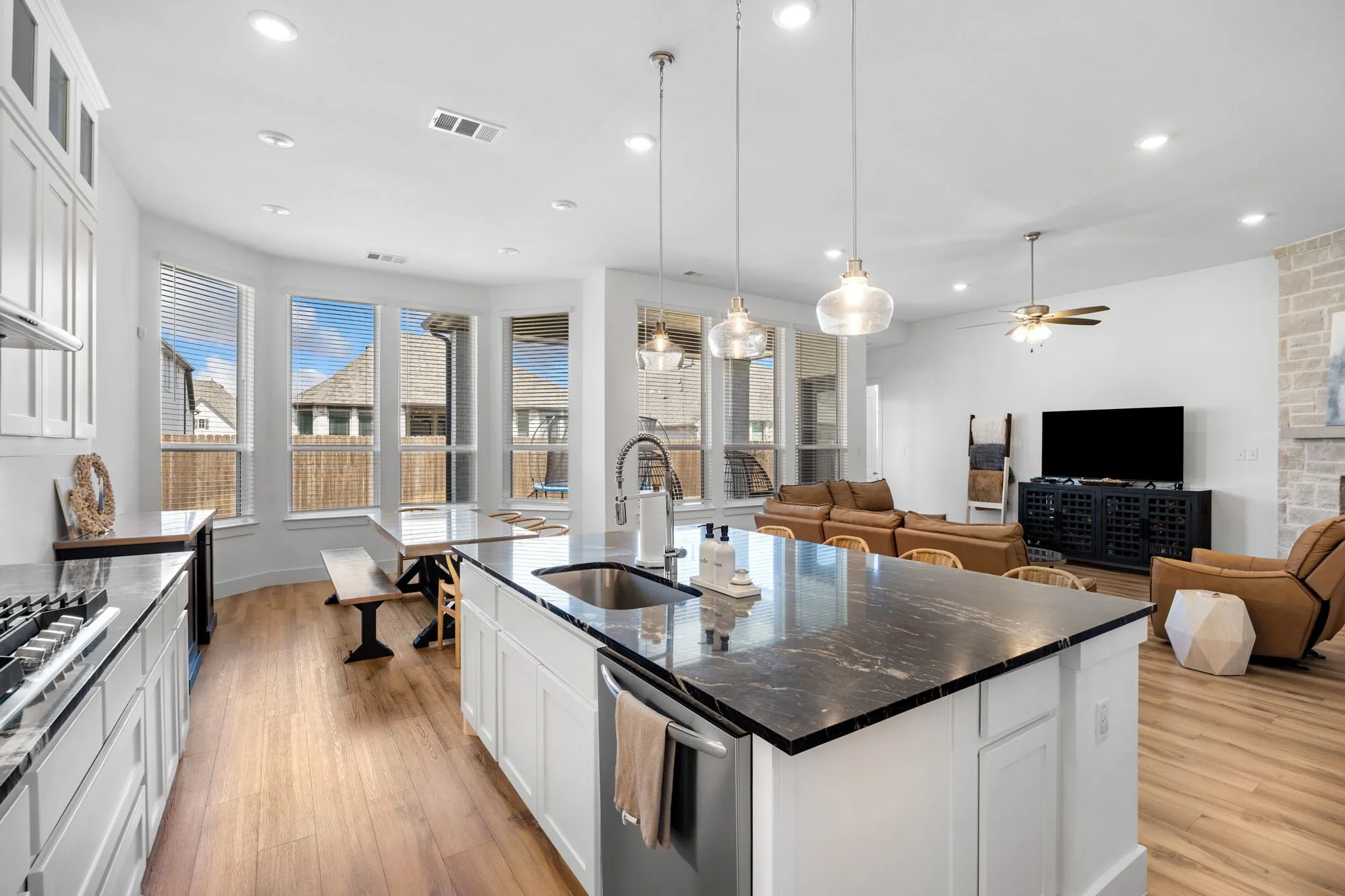 Single Family Residence For Sale in Ellis County , 445 Lost Creek Trail, Waxahachie, Texas 75165, 4 Bedroom, 4 Bathroom, 2 Garage spaces, 2,807 Sqft, built in 2022, mls#21371881, Real Estate Agent in Waxahachie, Homes For Sale in Ellis county, Homes For Sale in Waxahachie, Realtor in Waxahachie Texas, Real Estate Brokerage Independent Realty Texas, Luminita Cordes Realtor