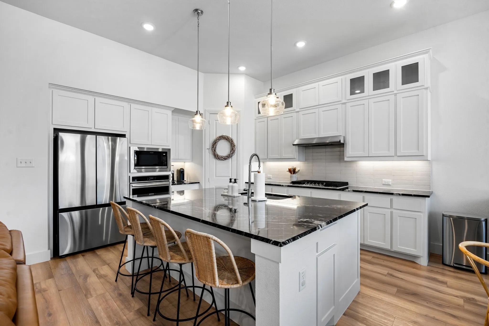 Single Family Residence For Sale in Ellis County , 445 Lost Creek Trail, Waxahachie, Texas 75165, 4 Bedroom, 4 Bathroom, 2 Garage spaces, 2,807 Sqft, built in 2022, mls#21371881, Real Estate Agent in Waxahachie, Homes For Sale in Ellis county, Homes For Sale in Waxahachie, Realtor in Waxahachie Texas, Real Estate Brokerage Independent Realty Texas, Luminita Cordes Realtor