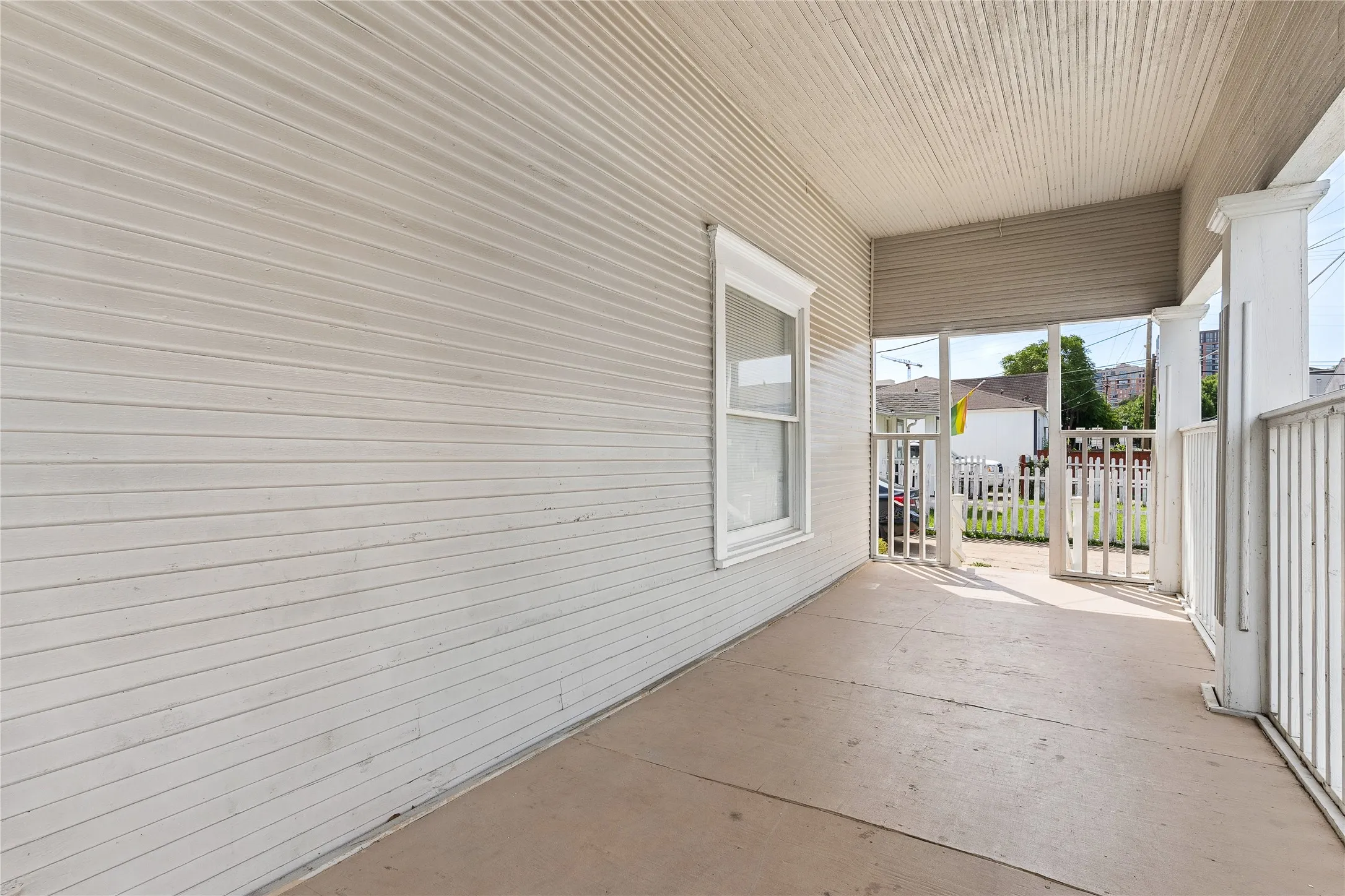 Single Family Residence For Rent in Dallas County , 4112 Congress Avenue, Dallas, Texas 75219, 3 Bedroom, 2 Bathroom, Garage spaces, 1,700 Sqft, built in 1930, mls#21371885, Real Estate Agent in Dallas, Homes For Rent in Dallas county, Homes For Rent in Dallas, Realtor in Dallas Texas, Real Estate Brokerage Independent Realty Texas, Luminita Cordes Realtor
