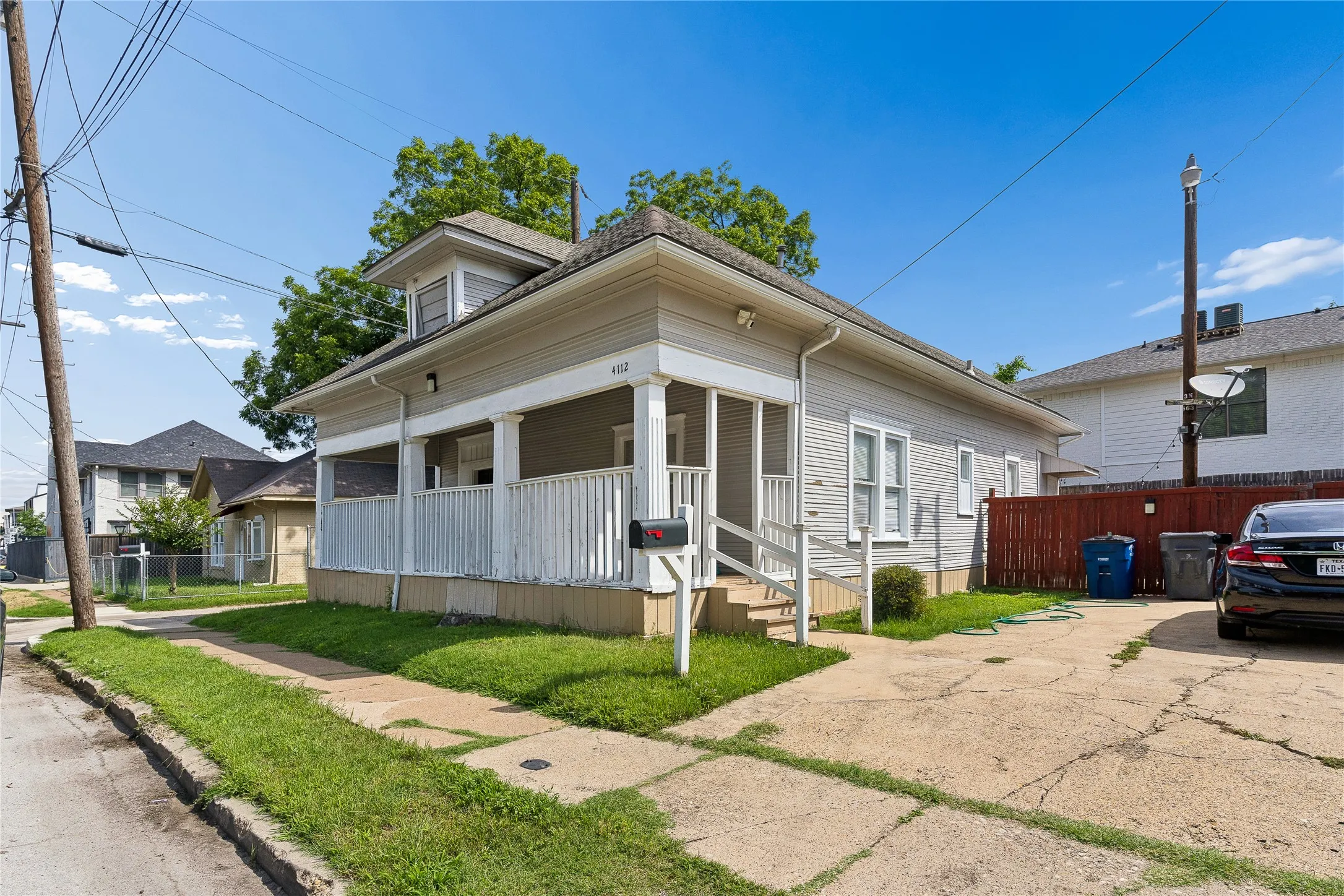 Single Family Residence For Rent in Dallas County , 4112 Congress Avenue, Dallas, Texas 75219, 3 Bedroom, 2 Bathroom, Garage spaces, 1,700 Sqft, built in 1930, mls#21371885, Real Estate Agent in Dallas, Homes For Rent in Dallas county, Homes For Rent in Dallas, Realtor in Dallas Texas, Real Estate Brokerage Independent Realty Texas, Luminita Cordes Realtor