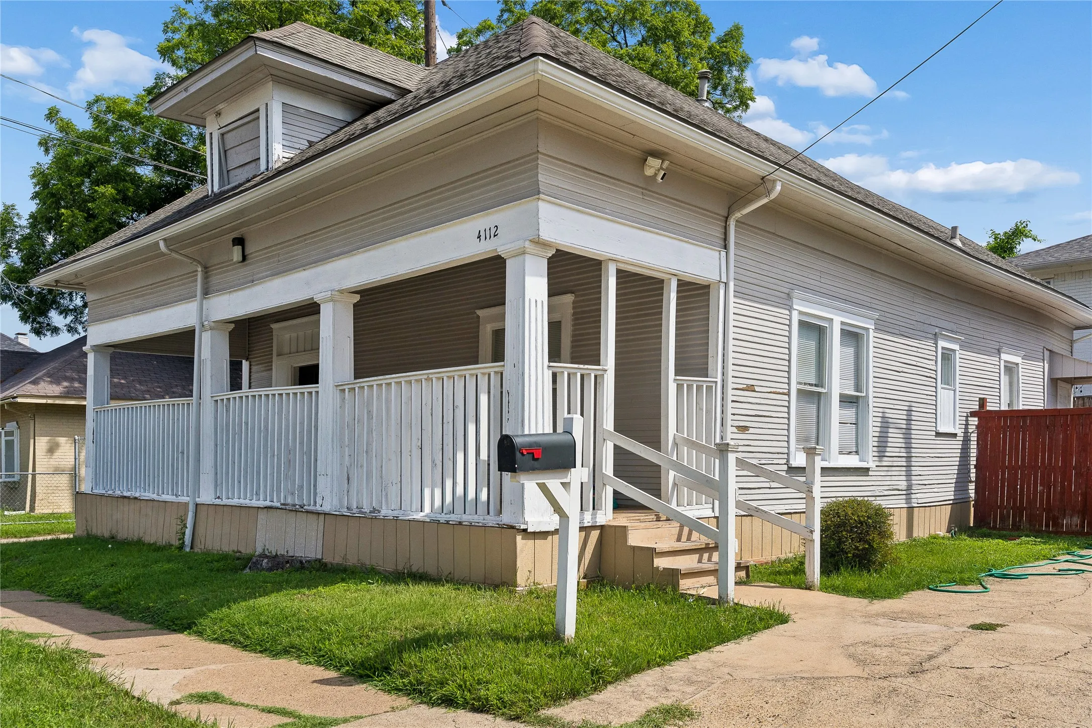 Single Family Residence For Rent in Dallas County , 4112 Congress Avenue, Dallas, Texas 75219, 3 Bedroom, 2 Bathroom, Garage spaces, 1,700 Sqft, built in 1930, mls#21371885, Real Estate Agent in Dallas, Homes For Rent in Dallas county, Homes For Rent in Dallas, Realtor in Dallas Texas, Real Estate Brokerage Independent Realty Texas, Luminita Cordes Realtor