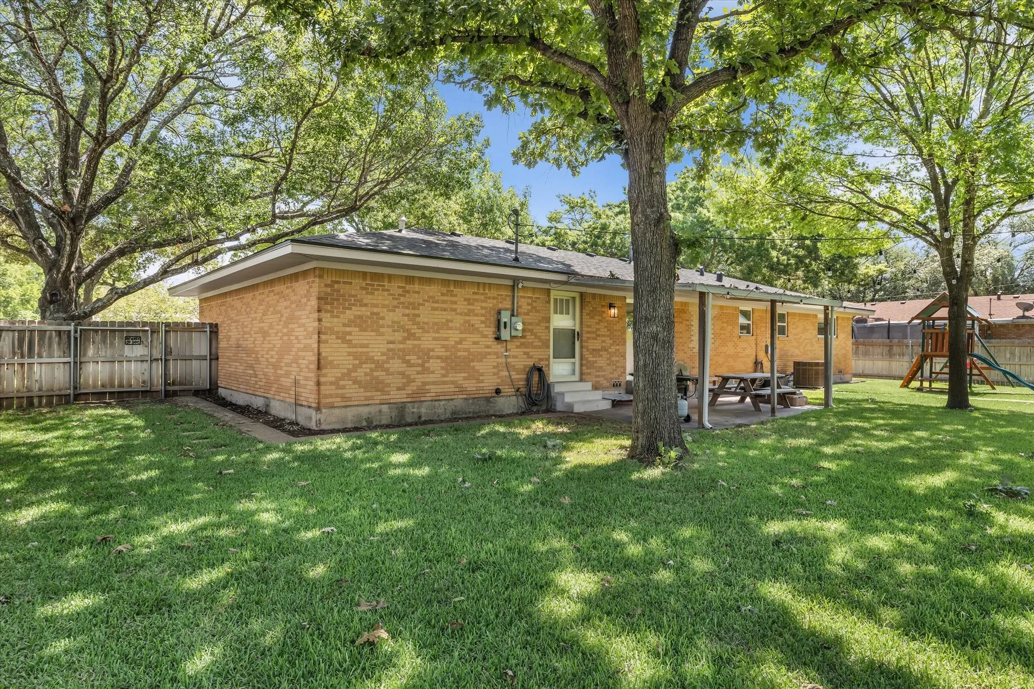 Single Family Residence For Sale in Mc Lennan County , 508 Bellaire Drive, Woodway, Texas 76712, 3 Bedroom, 2 Bathroom, 2 Garage spaces, 1,605 Sqft, built in 1963, mls#21371874, Real Estate Agent in Woodway, Homes For Sale in Mc Lennan county, Homes For Sale in Woodway, Realtor in Woodway Texas, Real Estate Brokerage Independent Realty Texas, Luminita Cordes Realtor