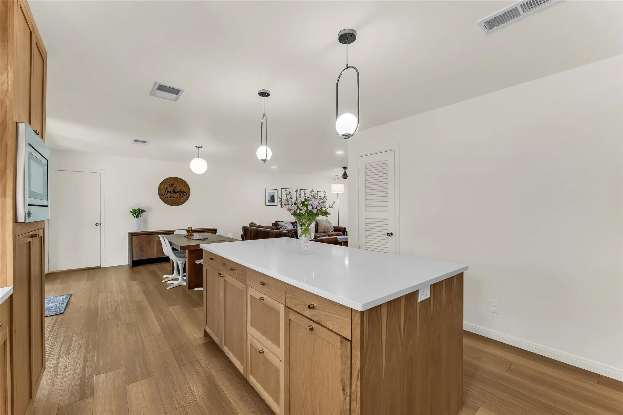 Single Family Residence For Sale in Mc Lennan County , 508 Bellaire Drive, Woodway, Texas 76712, 3 Bedroom, 2 Bathroom, 2 Garage spaces, 1,605 Sqft, built in 1963, mls#21371874, Real Estate Agent in Woodway, Homes For Sale in Mc Lennan county, Homes For Sale in Woodway, Realtor in Woodway Texas, Real Estate Brokerage Independent Realty Texas, Luminita Cordes Realtor
