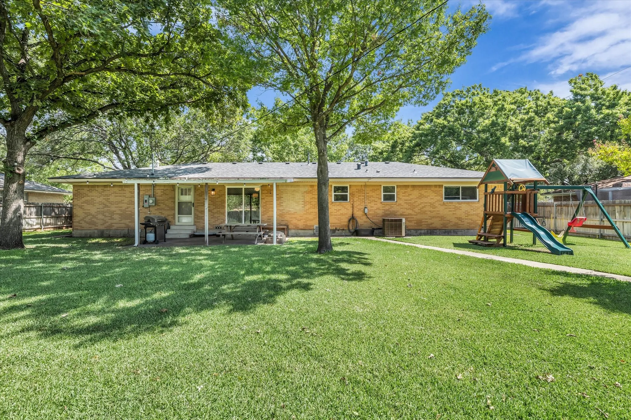 Single Family Residence For Sale in Mc Lennan County , 508 Bellaire Drive, Woodway, Texas 76712, 3 Bedroom, 2 Bathroom, 2 Garage spaces, 1,605 Sqft, built in 1963, mls#21371874, Real Estate Agent in Woodway, Homes For Sale in Mc Lennan county, Homes For Sale in Woodway, Realtor in Woodway Texas, Real Estate Brokerage Independent Realty Texas, Luminita Cordes Realtor