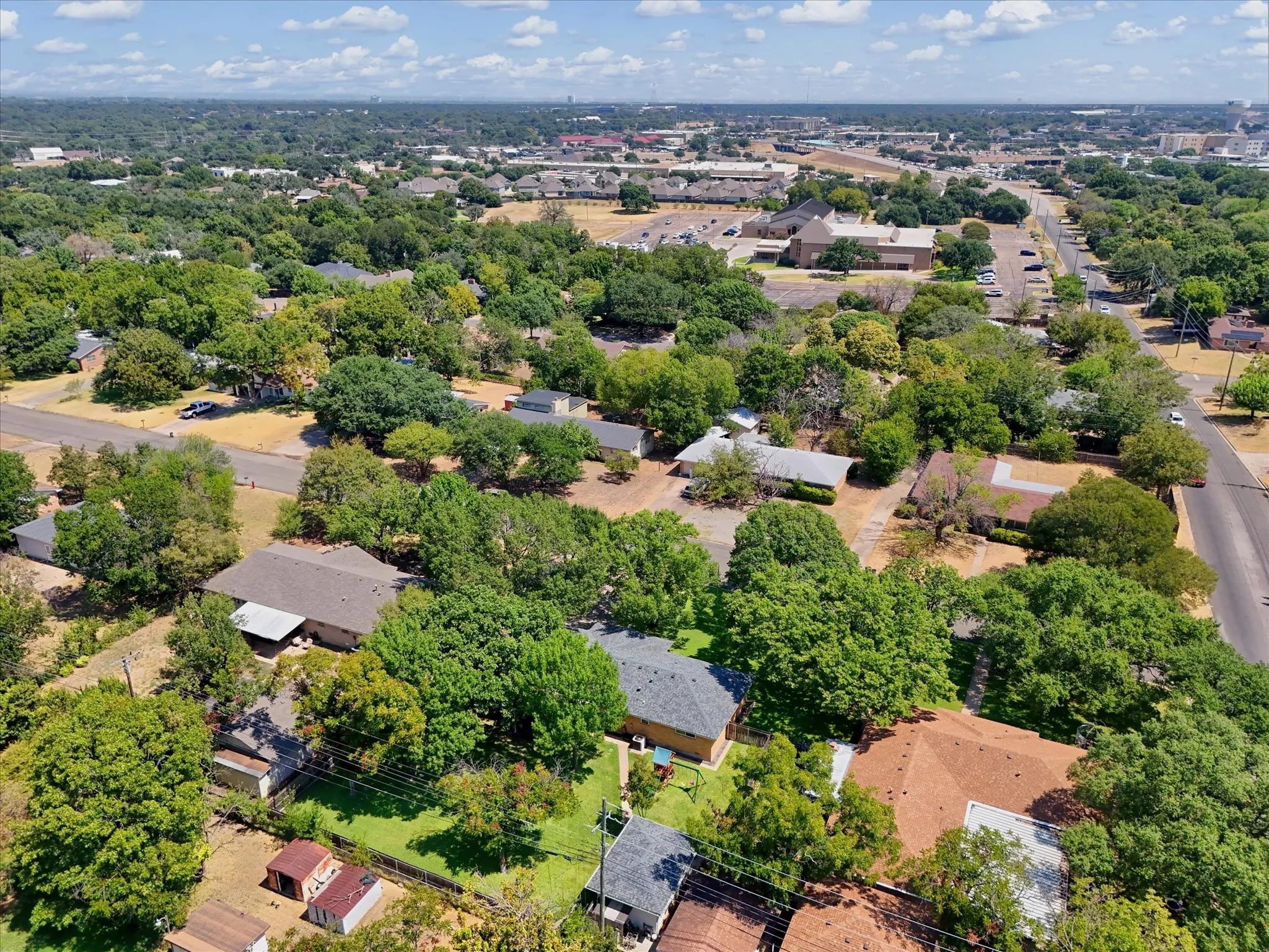 Single Family Residence For Sale in Mc Lennan County , 508 Bellaire Drive, Woodway, Texas 76712, 3 Bedroom, 2 Bathroom, 2 Garage spaces, 1,605 Sqft, built in 1963, mls#21371874, Real Estate Agent in Woodway, Homes For Sale in Mc Lennan county, Homes For Sale in Woodway, Realtor in Woodway Texas, Real Estate Brokerage Independent Realty Texas, Luminita Cordes Realtor