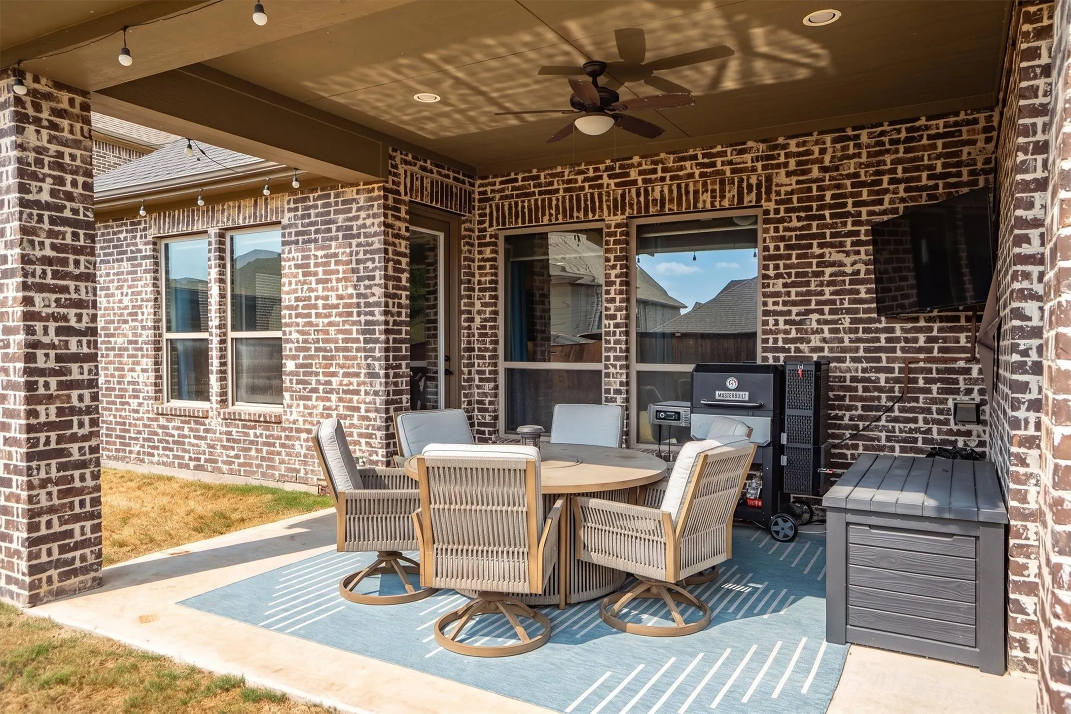 Single Family Residence For Sale in Denton County , 1024 Highpoint Way, Roanoke, Texas 76262, 4 Bedroom, 3 Bathroom, 3 Garage spaces, 2,993 Sqft, built in 2016, mls#21366722, Real Estate Agent in Roanoke, Homes For Sale in Denton county, Homes For Sale in Roanoke, Realtor in Roanoke Texas, Real Estate Brokerage Independent Realty Texas, Luminita Cordes Realtor