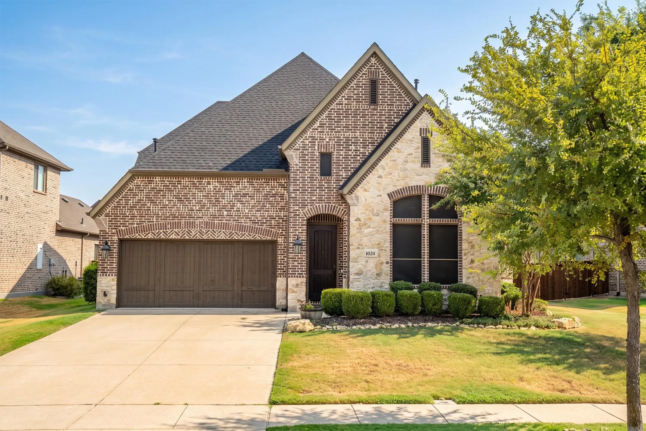 Single Family Residence For Sale in Denton County , 1024 Highpoint Way, Roanoke, Texas 76262, 4 Bedroom, 3 Bathroom, 3 Garage spaces, 2,993 Sqft, built in 2016, mls#21366722, Real Estate Agent in Roanoke, Homes For Sale in Denton county, Homes For Sale in Roanoke, Realtor in Roanoke Texas, Real Estate Brokerage Independent Realty Texas, Luminita Cordes Realtor